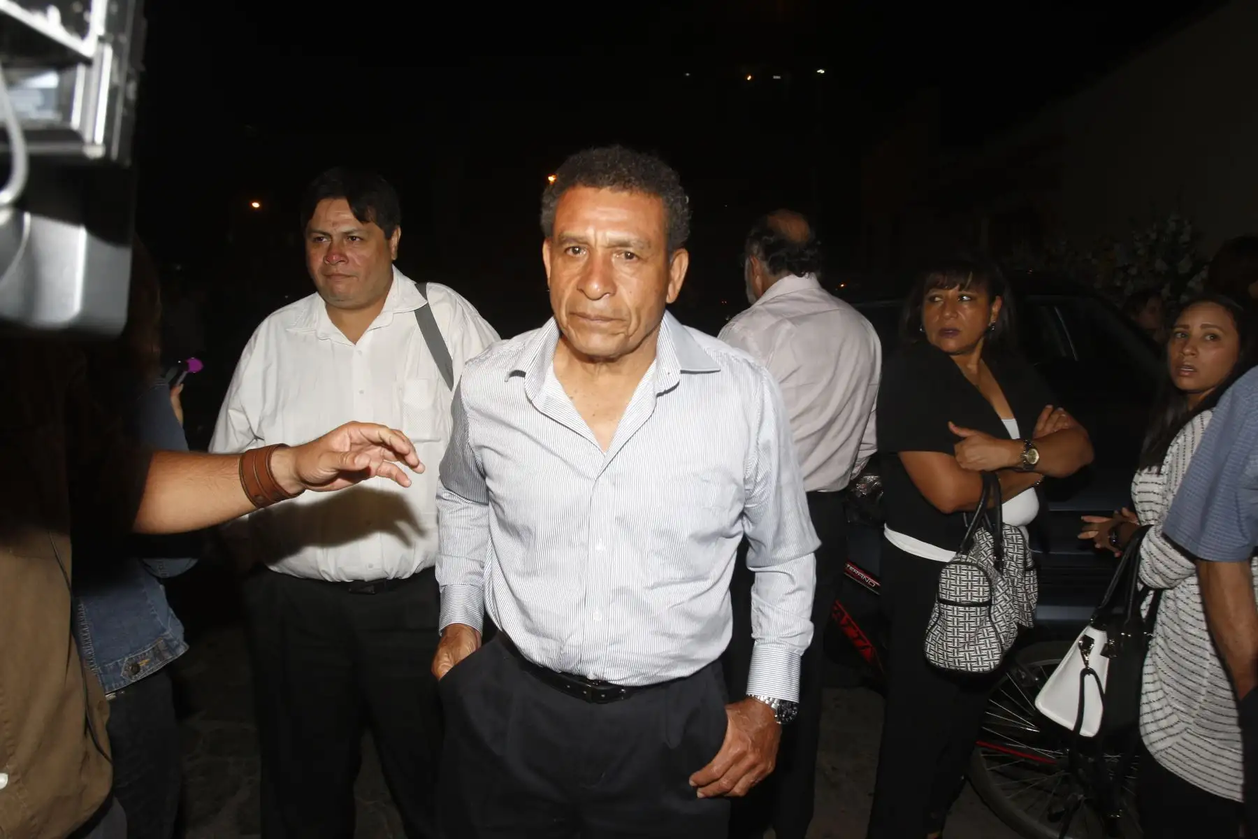 LIMA, PERÚ - FEBRERO 19. Tras sensible fallecimiento del periodista deportivo Daniel Peredo, Familiares y amigos se despiden en la capilla Virgen de Fátima. . Foto: ANDINA/Eddy Ramos.