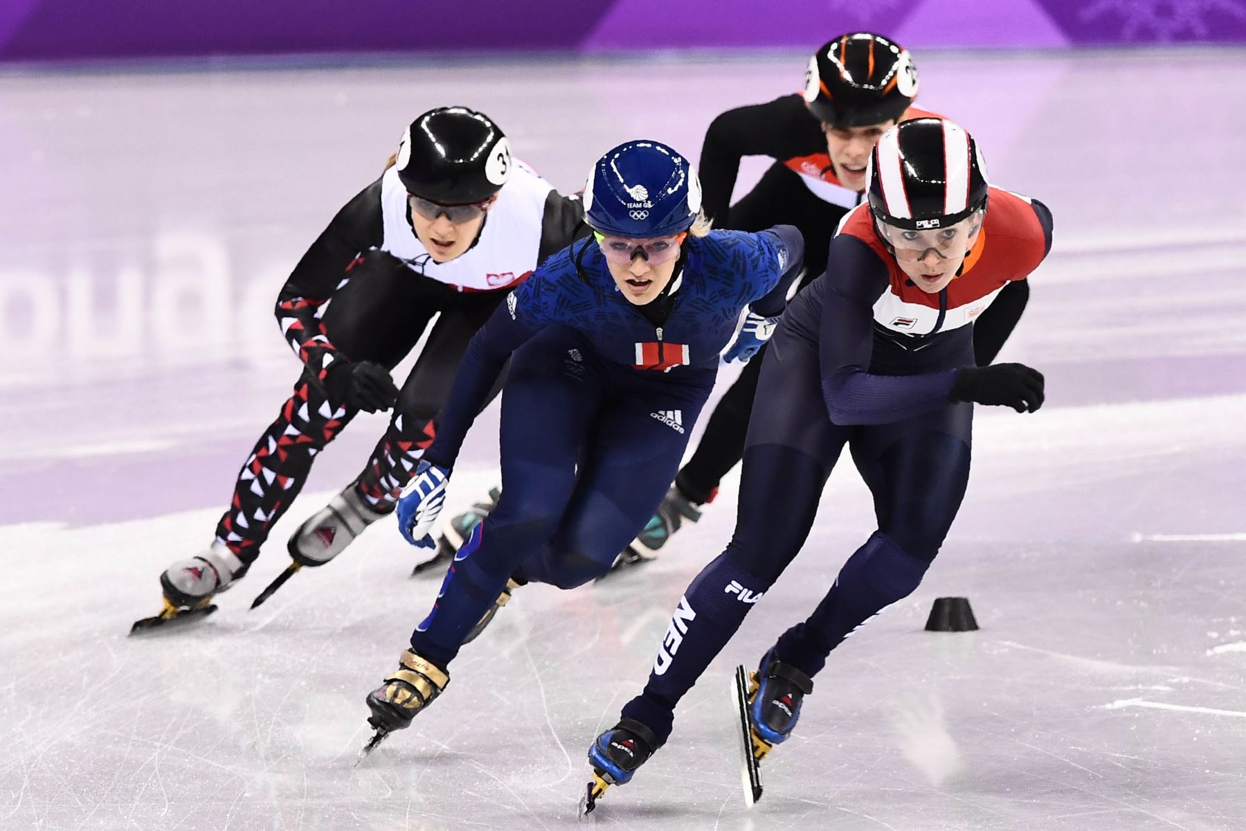 La británica Elise Christie compite en patinaje de velocidad de 1,000 metros en los Juegos Olímpicos de Invierno Pyeongchang 2018. Foto: AFP
