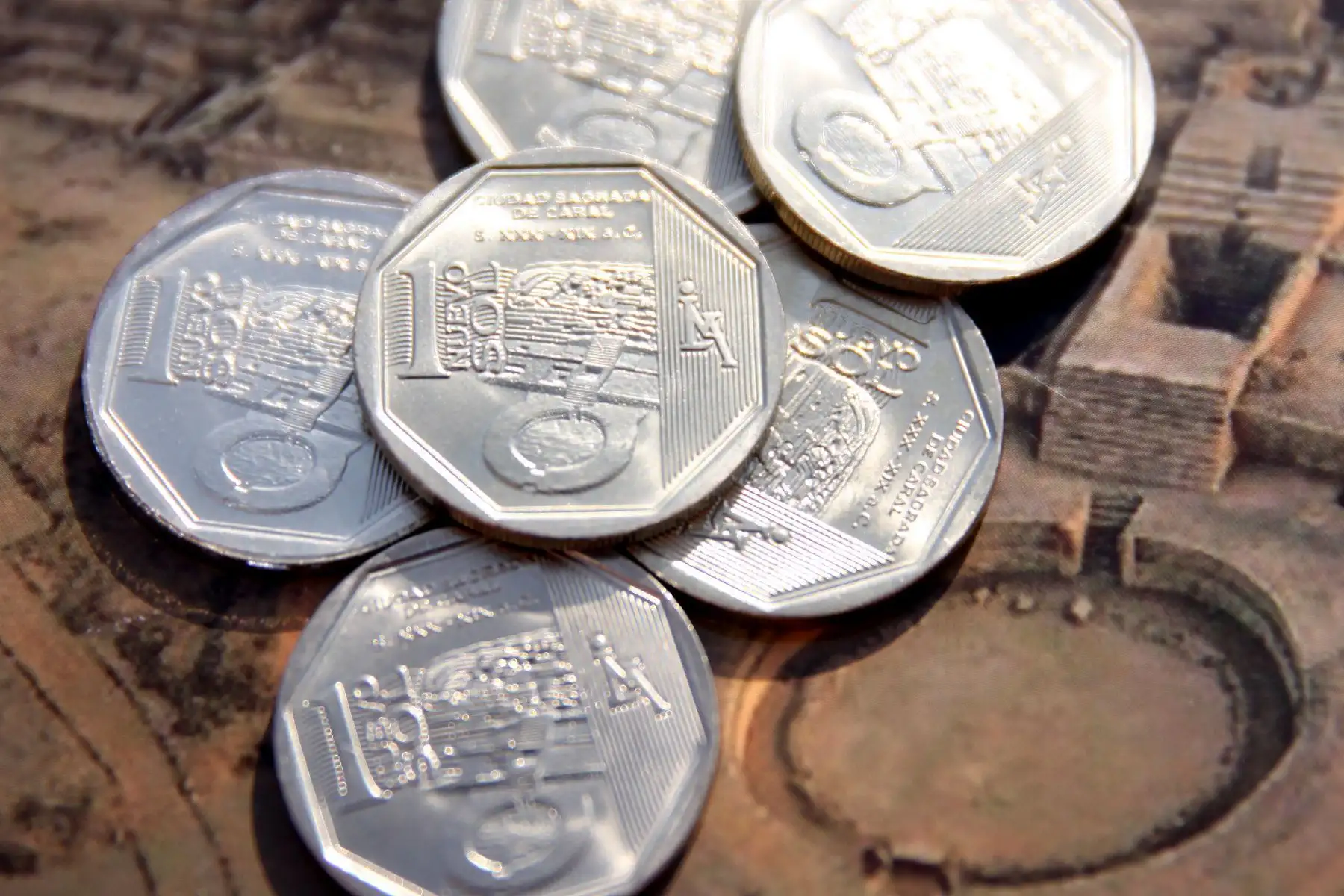 Precio: para establecer un precio se debe tomar en cuenta los costos, competencia, margen de ganancia y estrategias de precios para generar rentabilidad. Colocar el precio justo resulta un verdadero desafío, ya que, al querer ofrecer un producto o servicio al alcance de los consumidores, también debes pensar en no afectar la rentabilidad del negocio.
Foto: ANDINA/Difusión