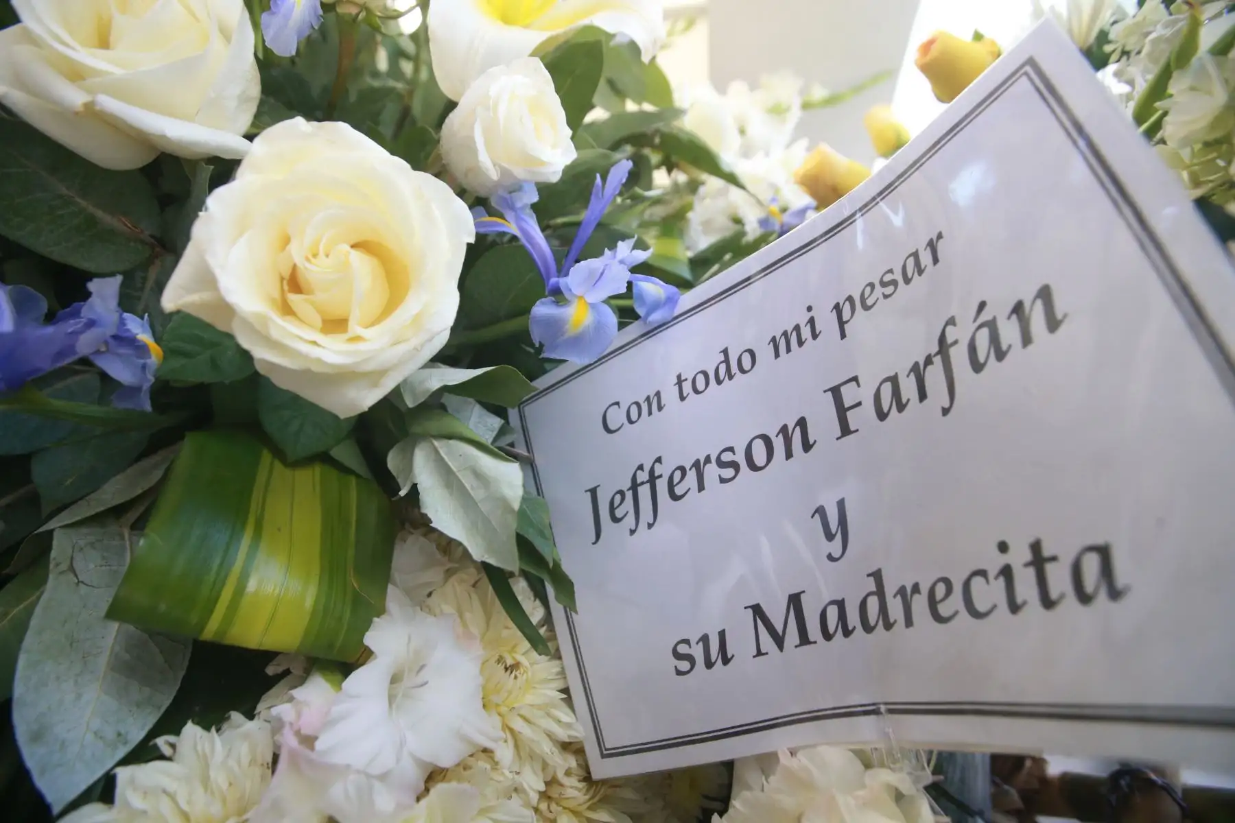 20/02/2018   LIMA,PERÚ-FEBRERO 20.Arreglo floral del futbolista Jefferson Farfán al fallecido periodista Daniel Peredo. Foto: ANDINA/ Jhony Laurente