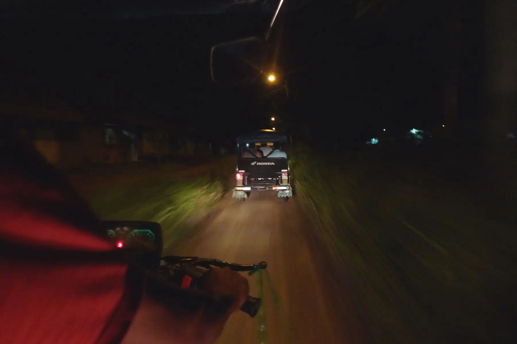 Los comuneros desmantelaron sus casas, desengancharon hamacas y renunciaron a sus sueños las tres veces que los traficantes les tumbaron los bosques y los amenazaron con escopetas.