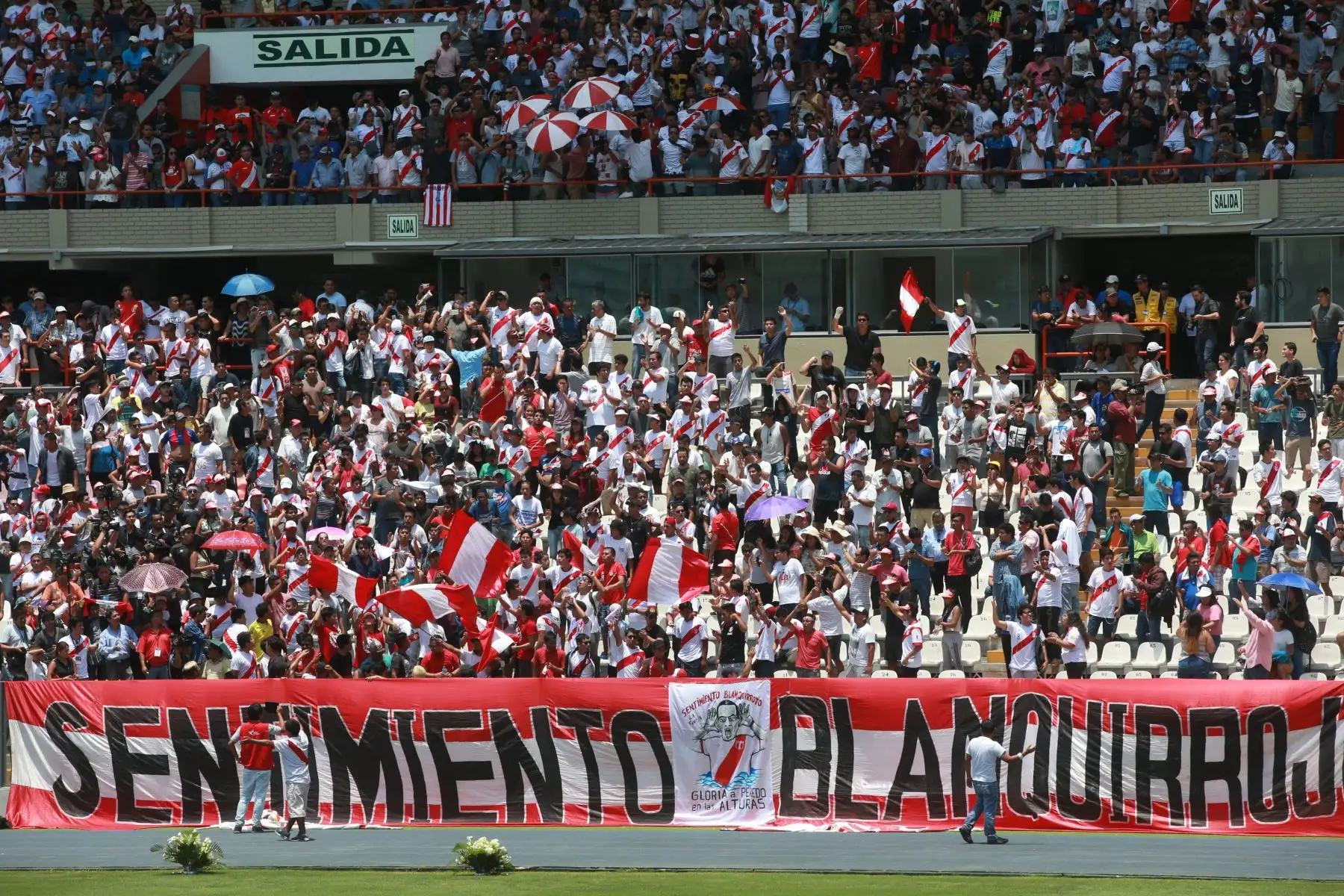 LIMA PERÚ - FEBRERO 2018. Hinchas siguen llegando para homenaje a  fallecido periodista Daniel Peredo,en el estadio nacional. Foto: ANDINA/Jhony Laurente
