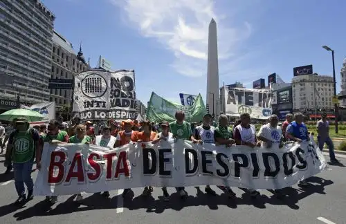 Protestas de funcionarios públicos en Argentina. Foto: AFP