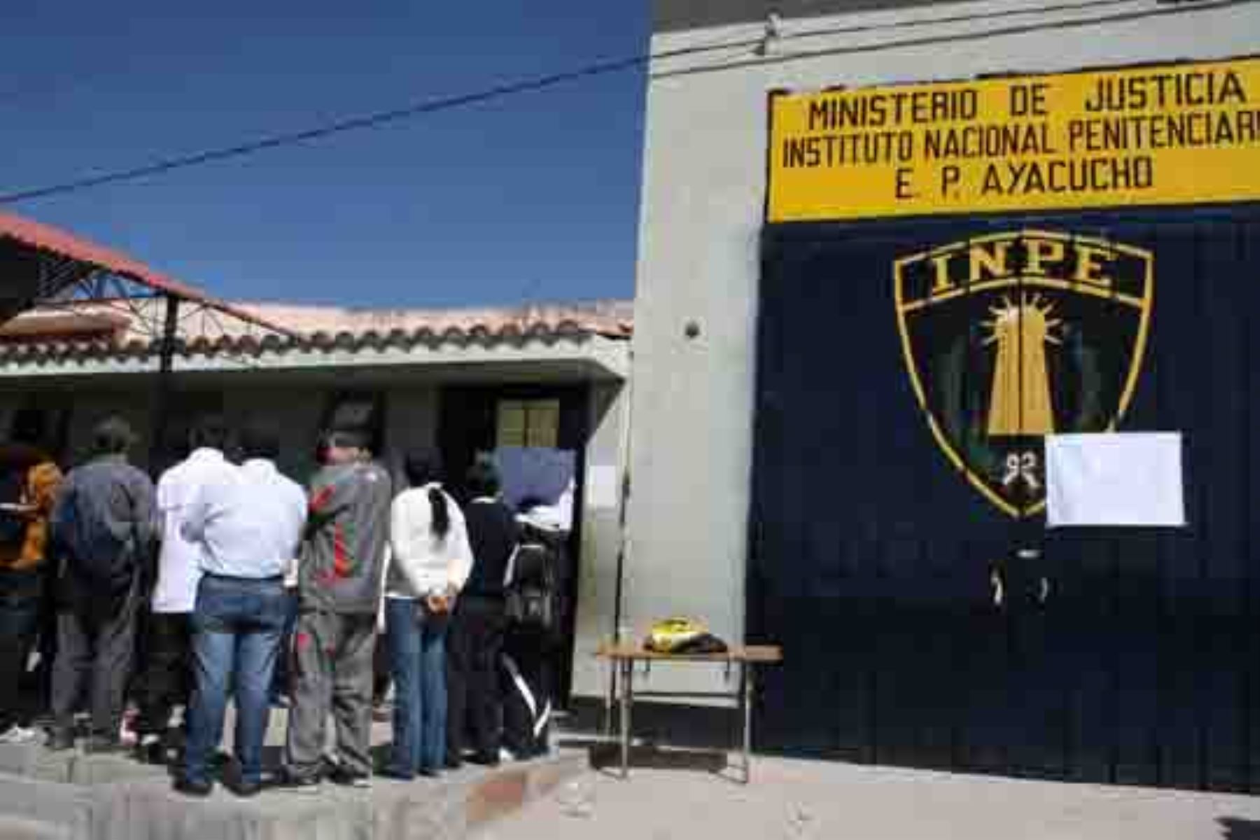 El Instituto Nacional Penitenciario (Inpe) coordina con la Policía Nacional la ubicación y recaptura de tres internos que fugaron del penal de Ayacucho en la víspera, quienes una vez detenidos serán trasladados a cárceles de máxima seguridad.