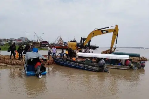 Traslado de madera decomisada a Pucallpa. Foto: Serfor