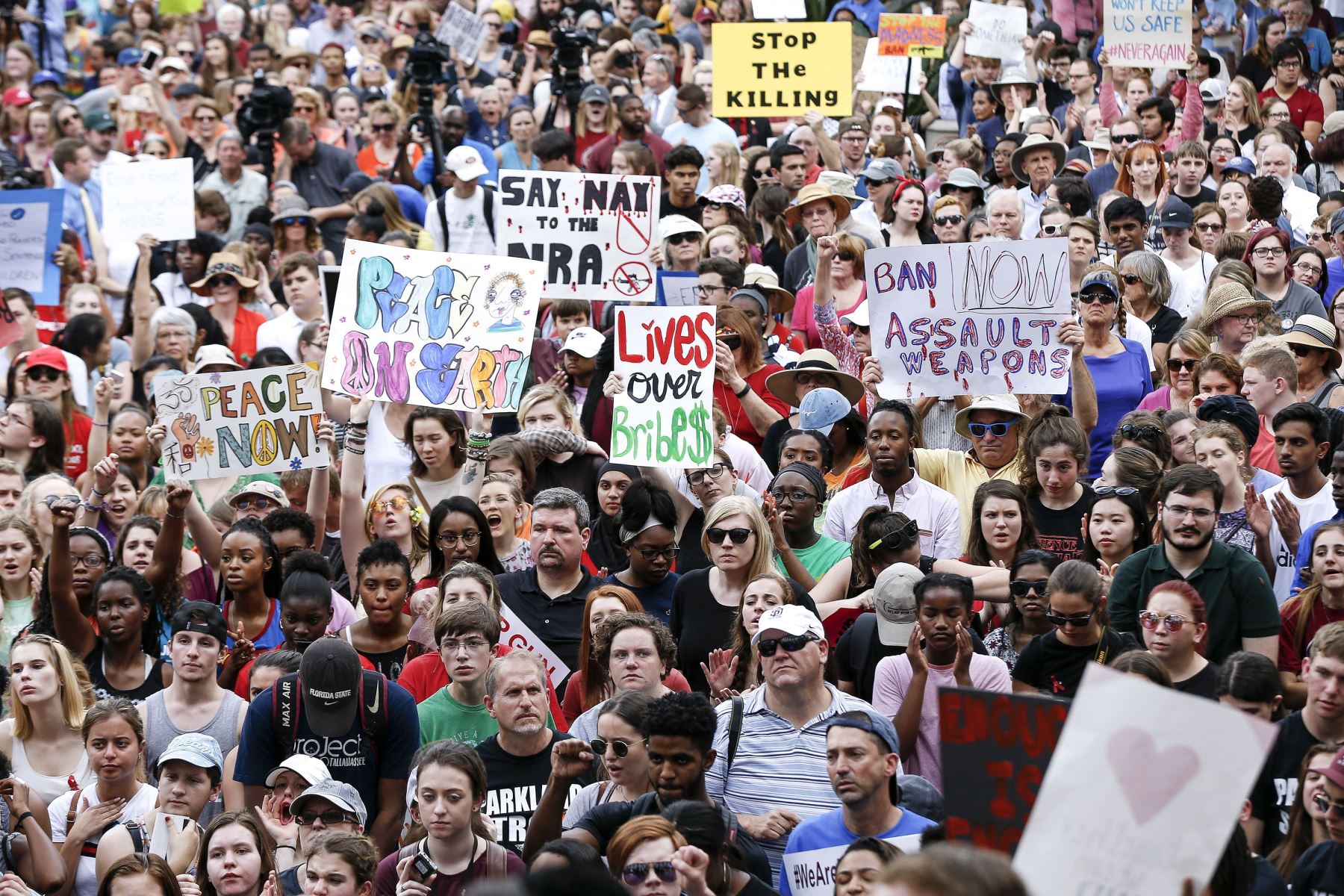 Marcha de estudiantes hacia el Senado de Florida. Foto: AFP.