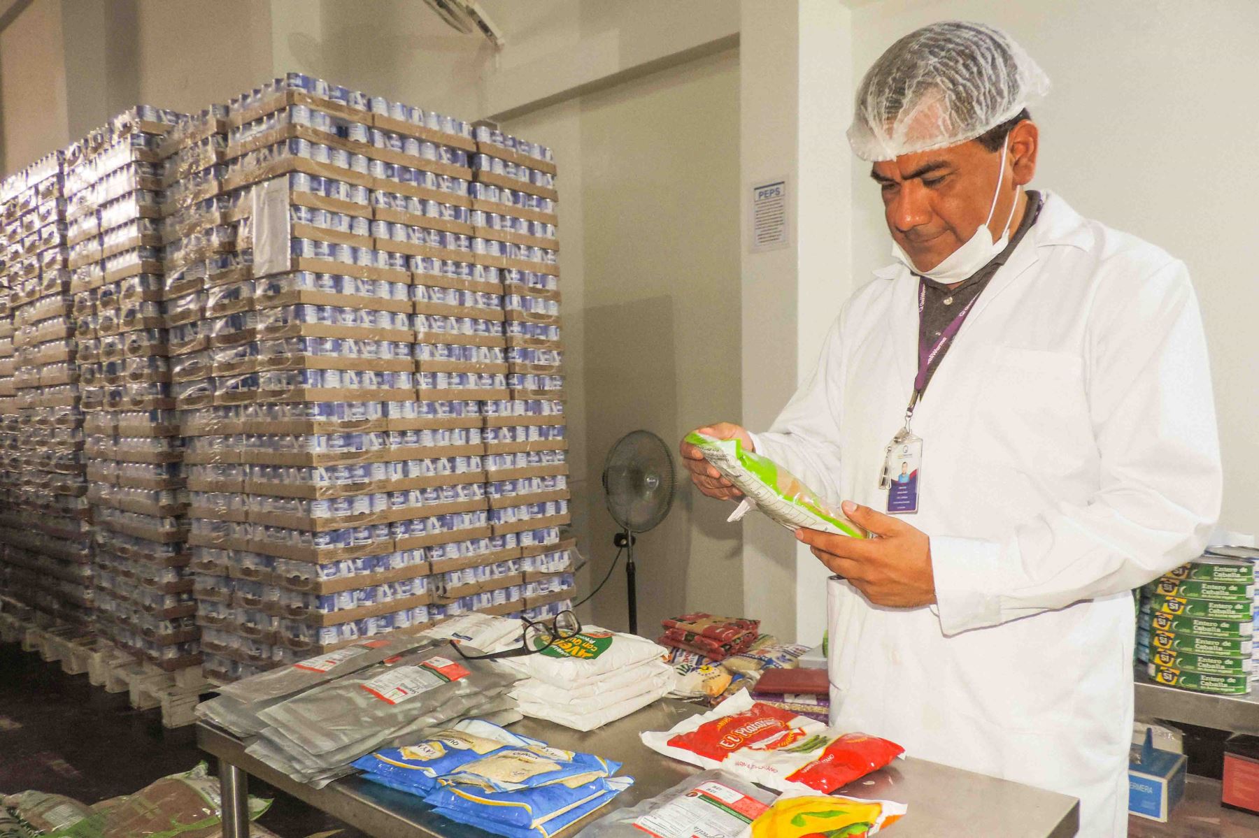 El Programa Nacional de Alimentación Escolar Qali Warma, a través de sus supervisores de plantas y almacenes, verificó en Piura la calidad e inocuidad de los productos que serán distribuidos a las instituciones educativas públicas de esta región del país.