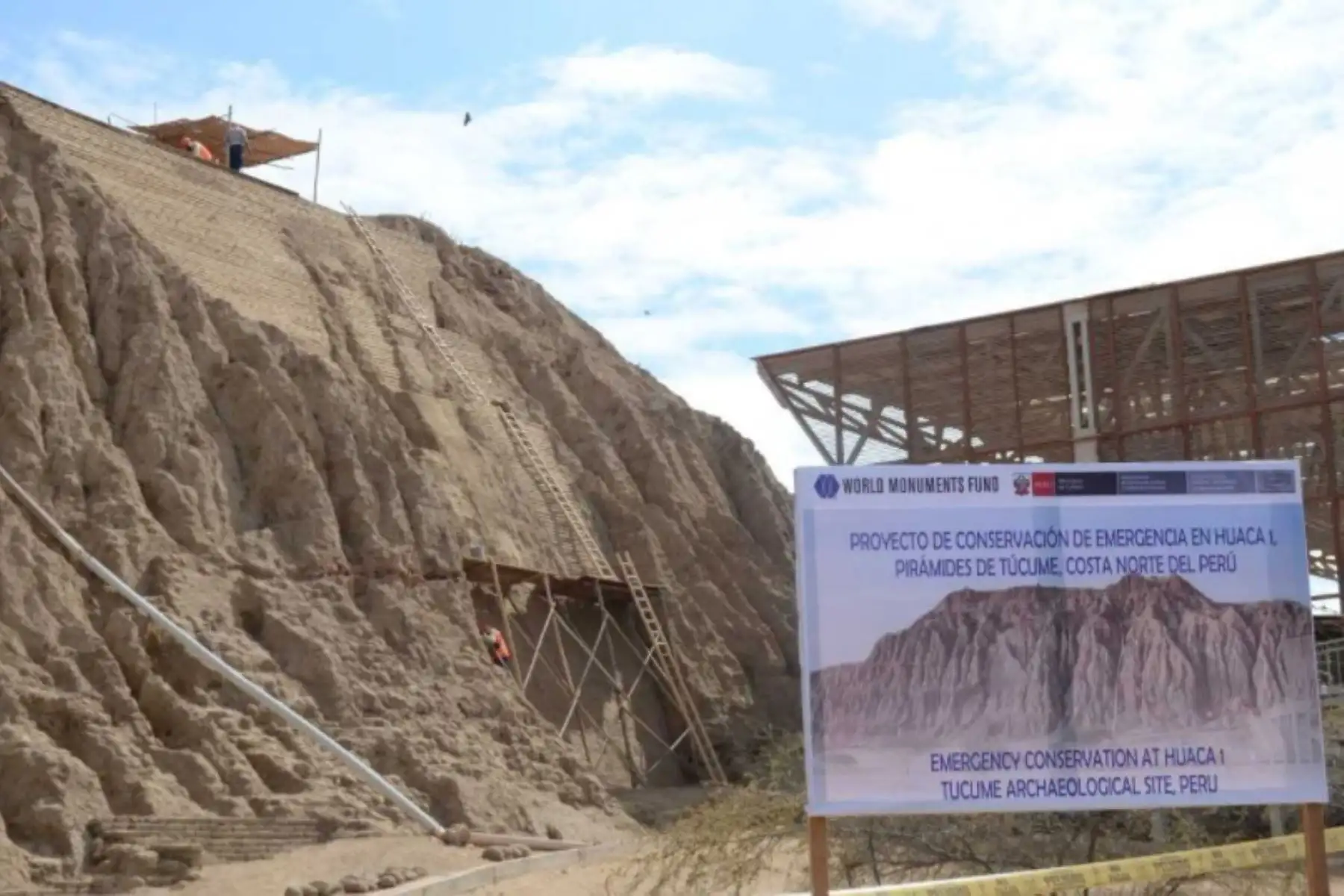 Un avance del 80% presenta el Proyecto de Conservación de Emergencia en la huaca 1 del Complejo Arqueológico Túcume, en la región Lambayeque, que se ejecuta gracias a una alianza estratégica del museo de sitio Túcume con World Monuments Fund (WMF), una de las instituciones más importantes en el mundo que financia proyectos de conservación del patrimonio cultural.