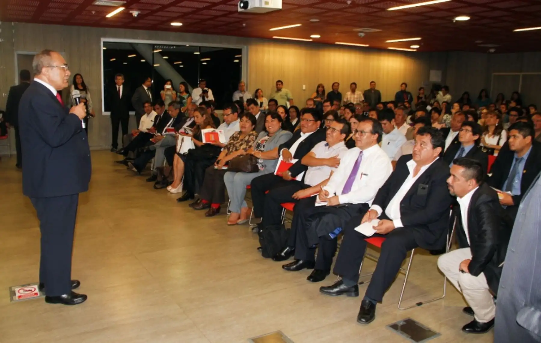 Ministro de Educación, Idel Vexler, se reunió con responsables del sector en encuentro"Todos juntos por el Buen Año Escolar 2018". Foto: Andina/Difusión