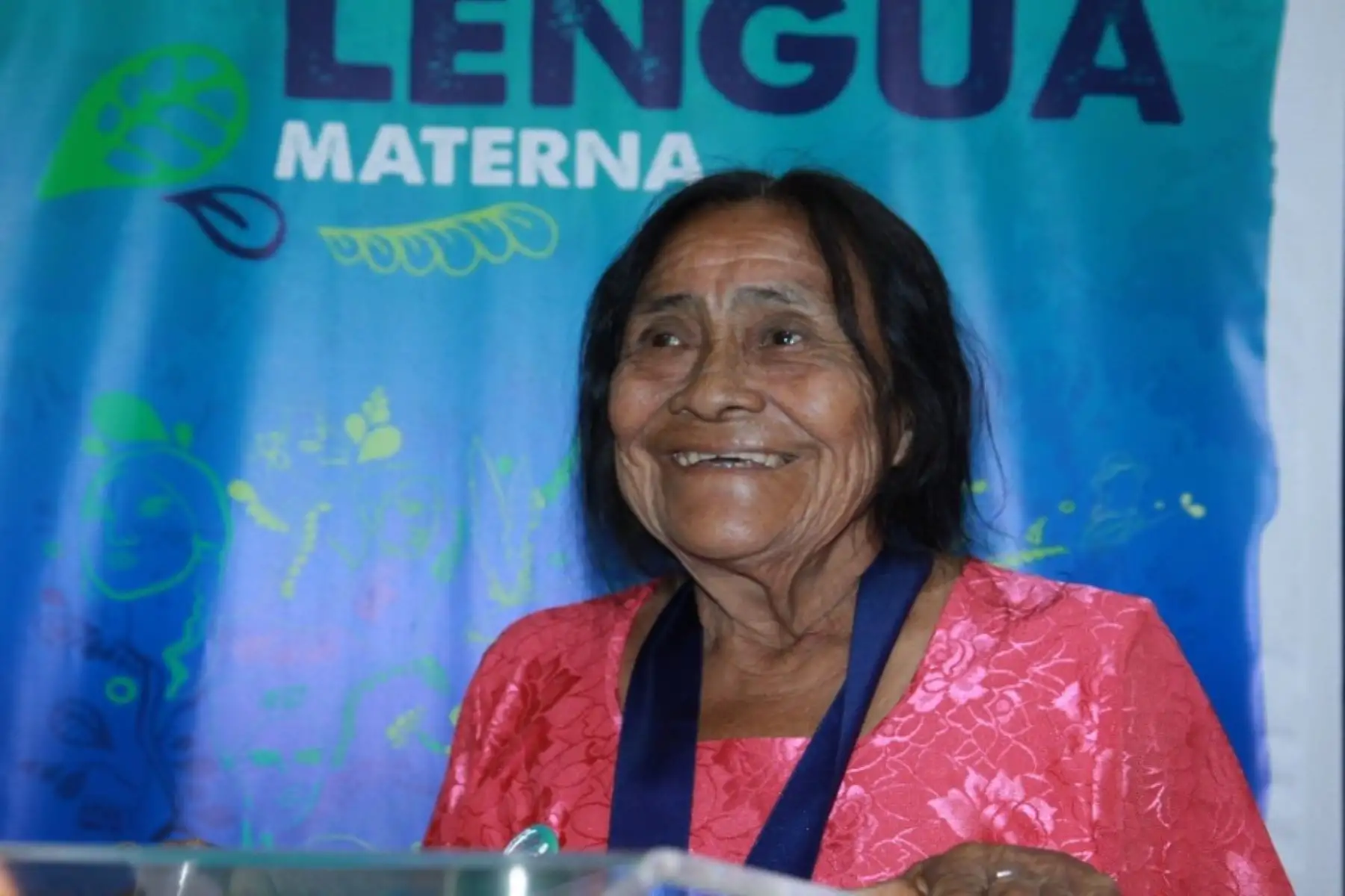 Nelita Rodríguez es distinguida por su contribución a la preservación de la lengua Iskonawa. Foto: Andina/Difusión