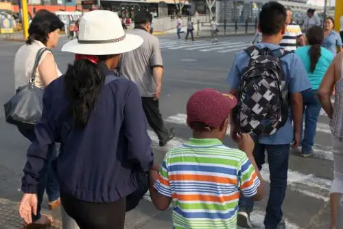 Protegerse con sombreros o gorras es recomendable ante la intensidad solar que se espera desde hoy en el norte. Foto: ANDINA/Héctor Vinces.