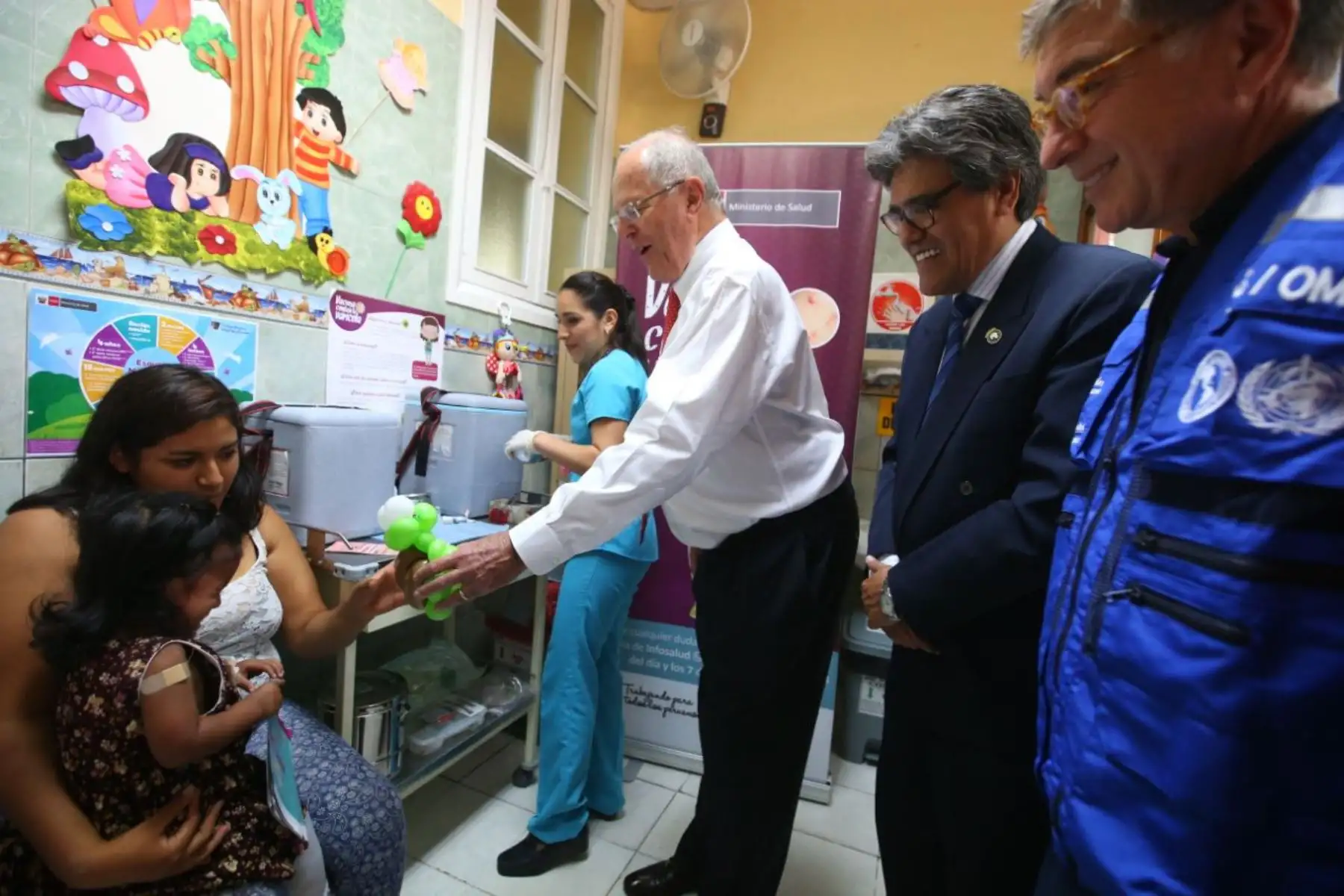 El presidente Pedro Pablo Kuczynski participa del lanzamiento de la vacunación contra la varicela a menores de un año en el Instituto Nacional de Salud del Niño (INSN). Foto: ANDINA/ Prensa Presidencia