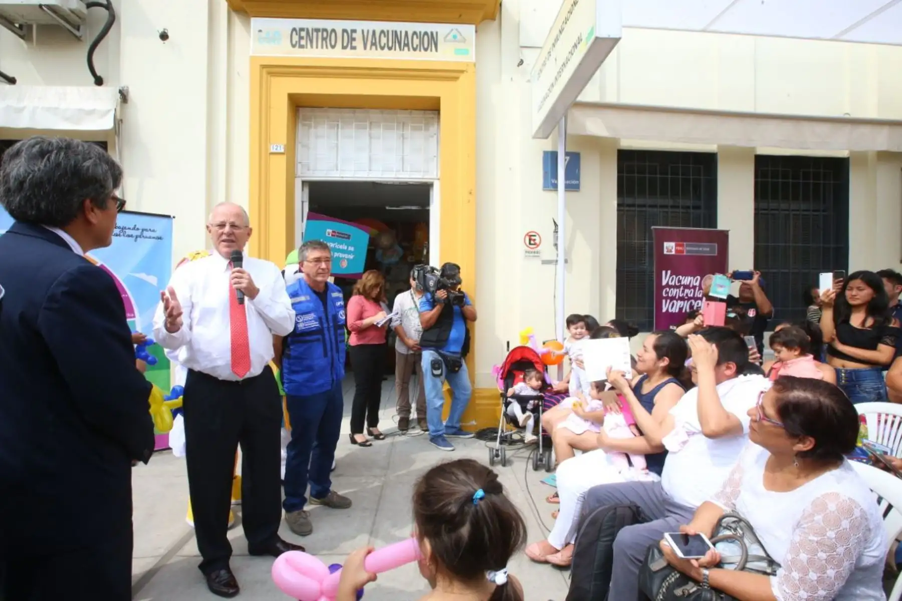 El presidente Pedro Pablo Kuczynski participa del lanzamiento de la vacunación contra la varicela a menores de un año en el Instituto Nacional de Salud del Niño (INSN). Foto: ANDINA/ Prensa Presidencia