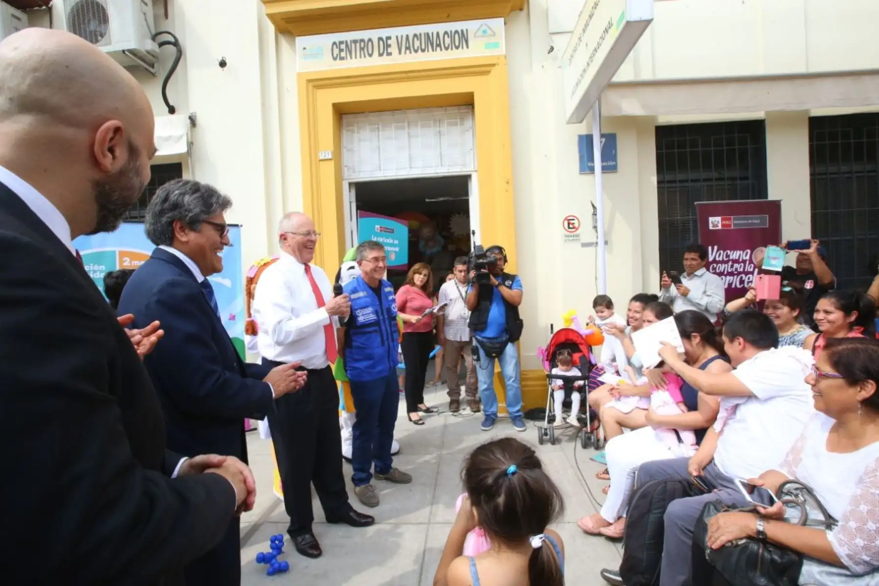 El presidente Pedro Pablo Kuczynski participa del lanzamiento de la vacunación contra la varicela a menores de un año en el Instituto Nacional de Salud del Niño (INSN). Foto: ANDINA/ Prensa Presidencia