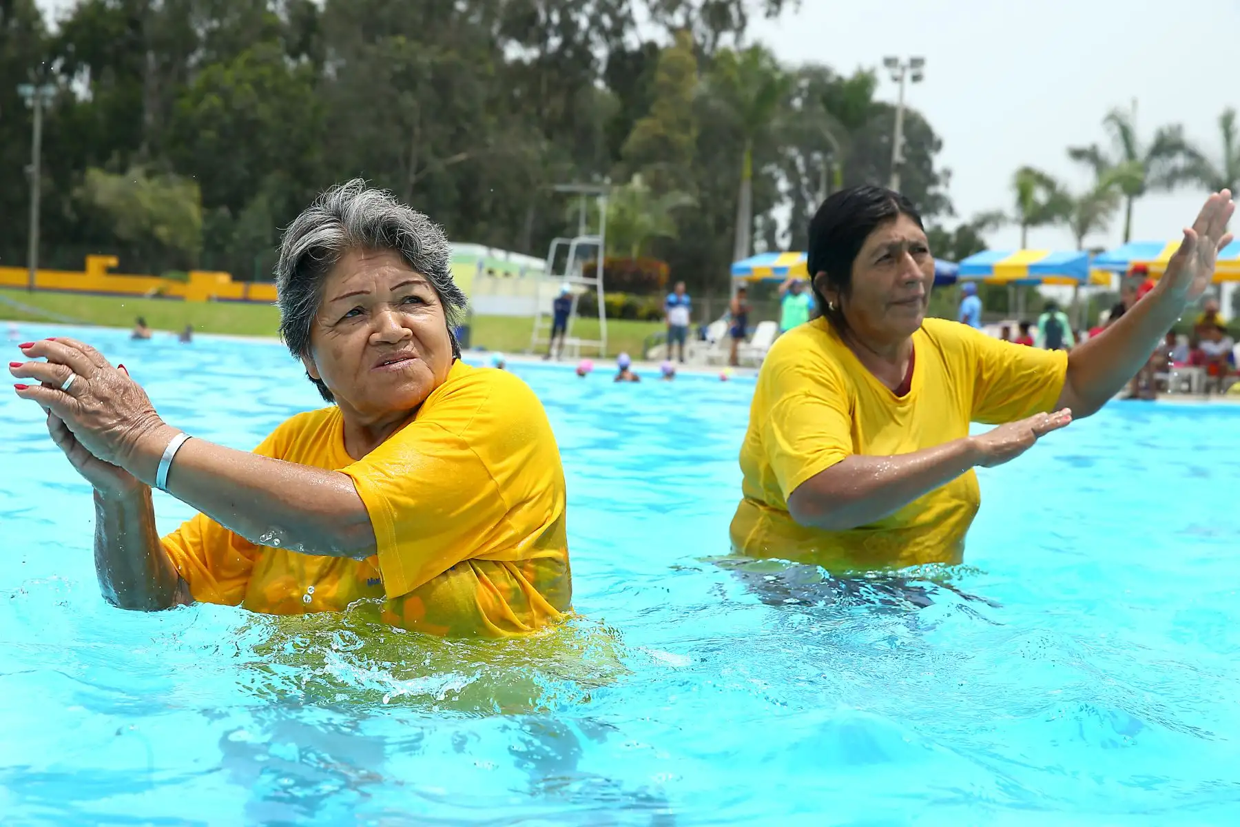 Serpar invitó a adultos mayores a realizar actividades físicas en el agua en la piscina de los zonales de Lima. Foto:ANDINA/Melina Mejía