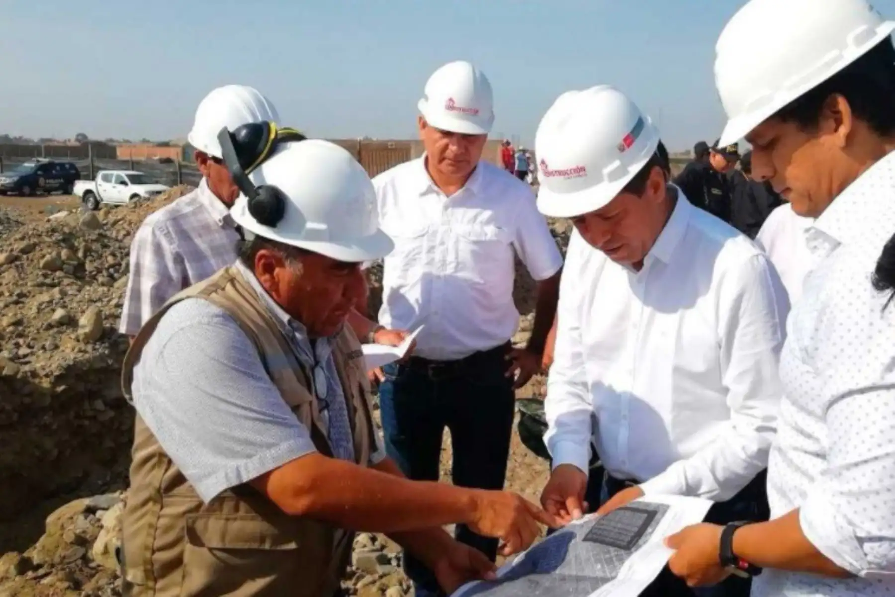 El director ejecutivo de la Autoridad para la Reconstrucción con Cambios (ARCC), Edgar Quispe Remón, anunció que el Gobierno Regional de La Libertad transferirá la ejecución de 183 proyectos en favor de las municipales provinciales y distritales de la región, con el objetivo de acelerar, desconcentrar y descentralizar la ejecución de las obras de reconstrucción con cambios.