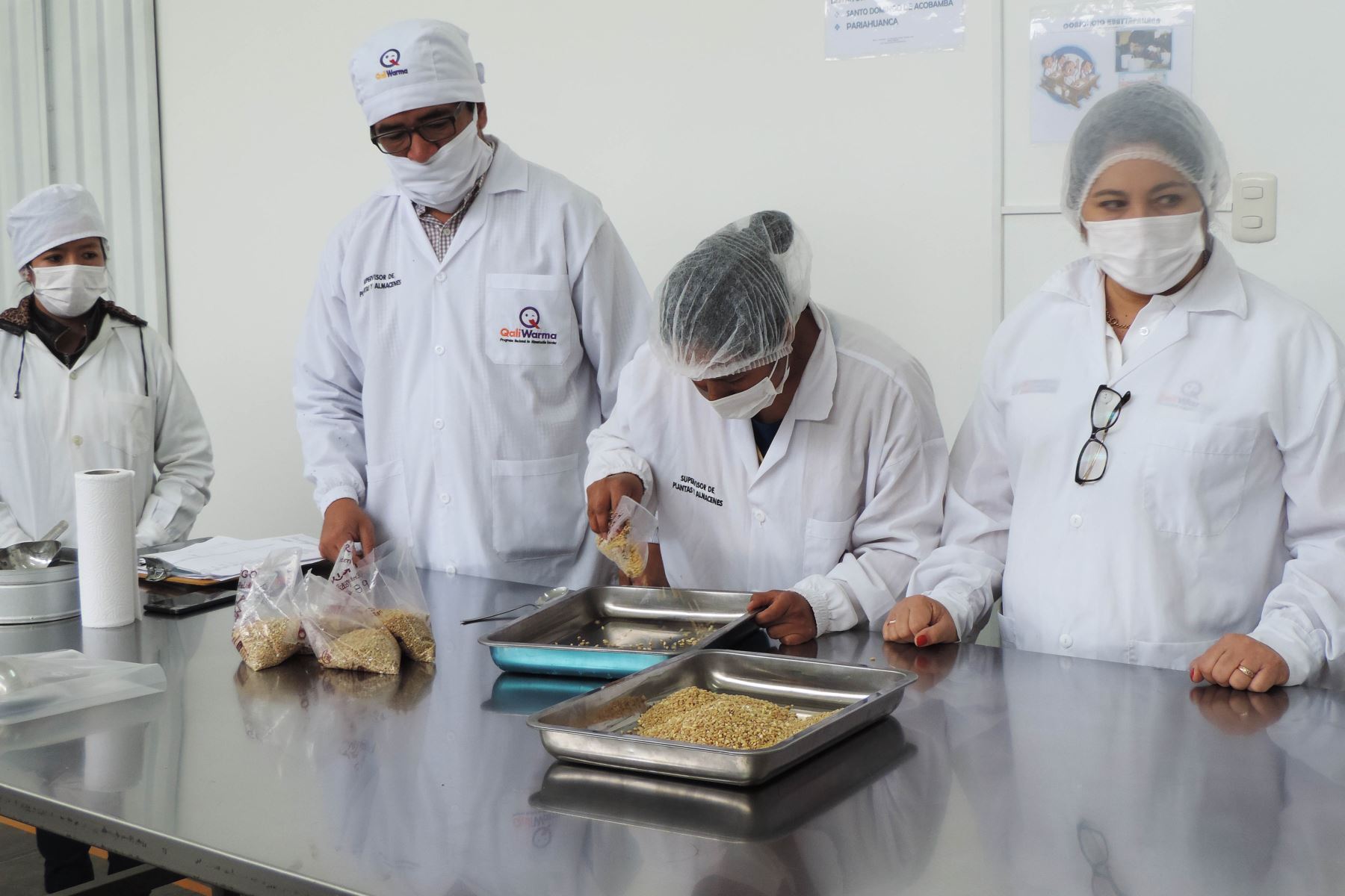 Supervisión de  la calidad e inocuidad de los nutritivos alimentos que consumirán diariamente los escolares de esta región del norte del país.Foto:ANDINA/Difusión