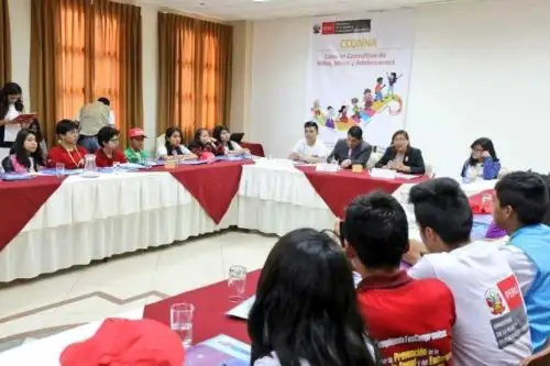Como parte de su visita oficial a la ciudad de Huánuco, la ministra de la Mujer y Poblaciones Vulnerables, Ana María Choquehuanca, se reunió con 22 adolescentes de 13 distritos de esta región para identificar las principales problemáticas que afectan a este grupo etario.