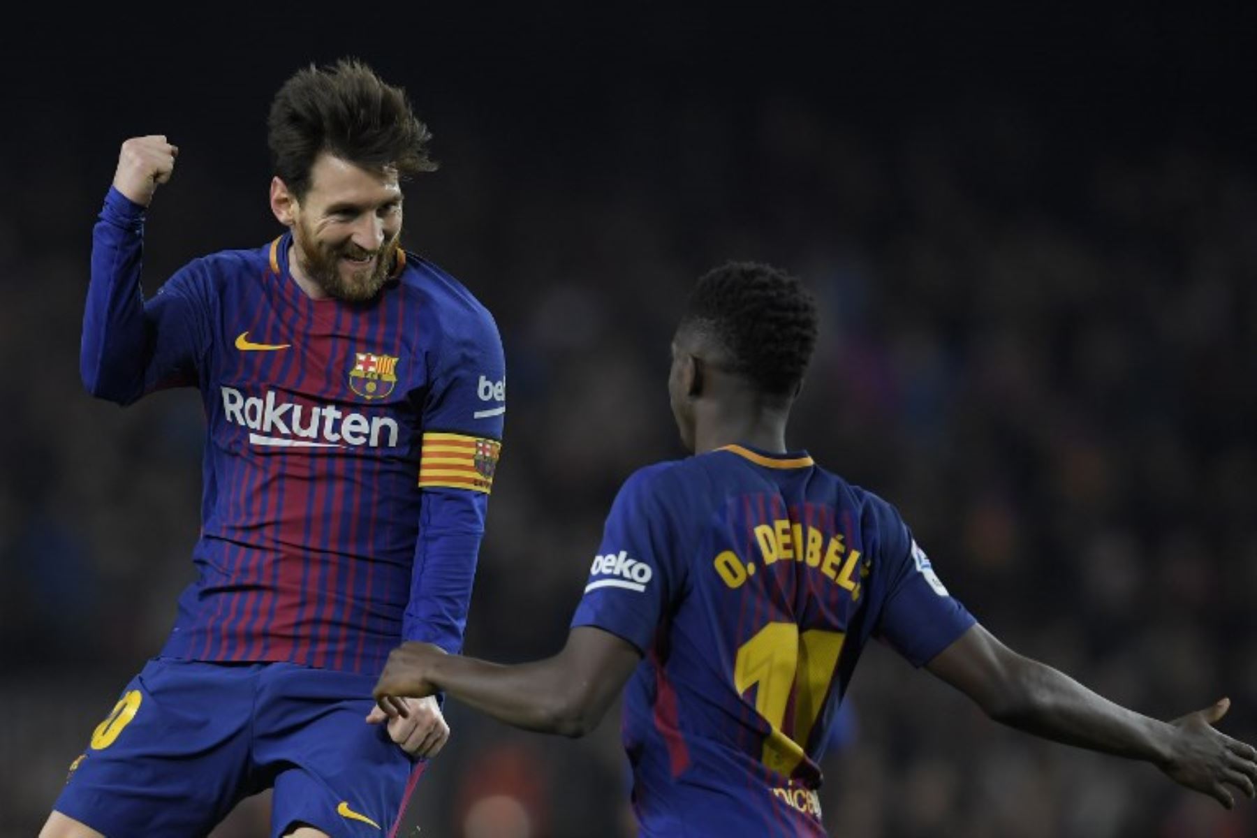 Lionel Messi celebra con  Ousmane Dembele después de anotar su segundo gol al Girona FC en el Camp Nou de Barcelona.Foto:AFP