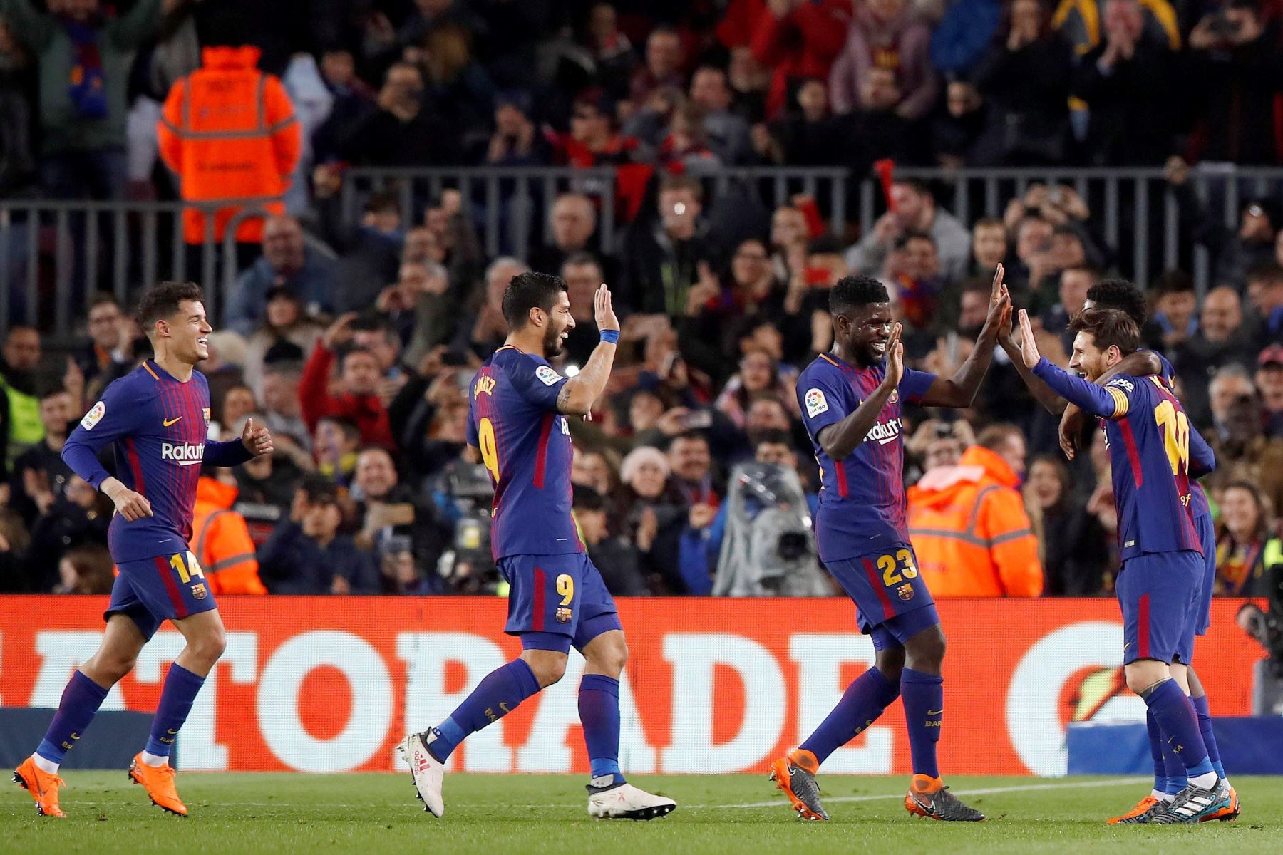 Los jugadores del Barcelona celebran el tercer gol ante el Girona.Foto:EFE