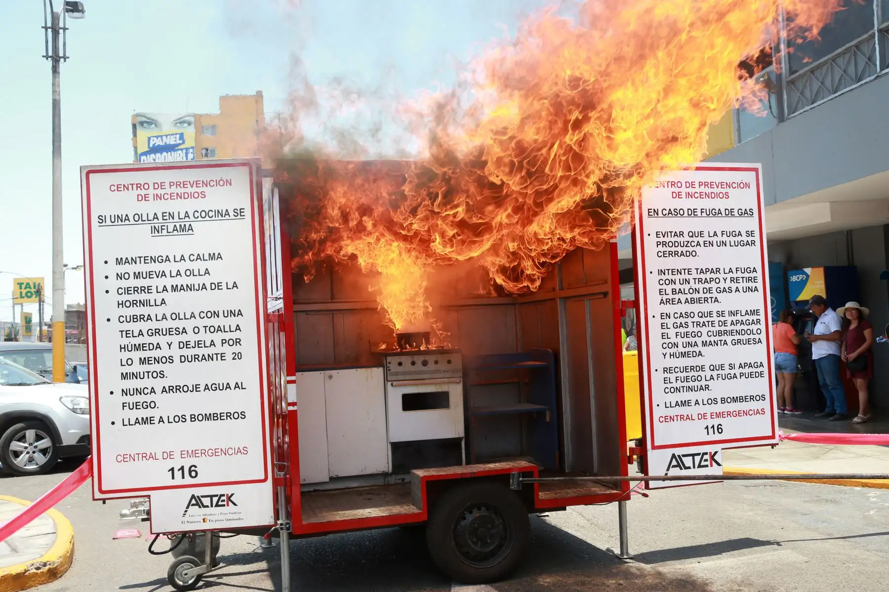 Centro de prevención de incendio  en cocina  Foto: ANDINA/Norman Córdova