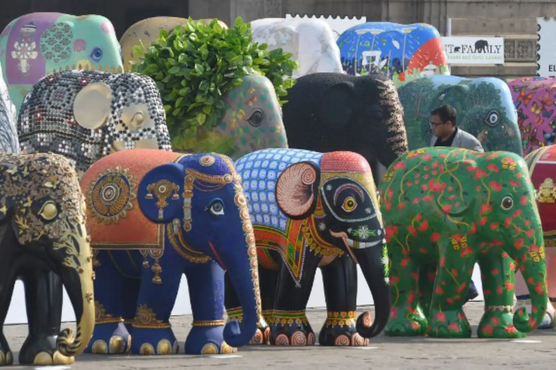 Las esculturas de elefantes se exhibirán en prominentes lugares de Mumbai.Foto:AFP
