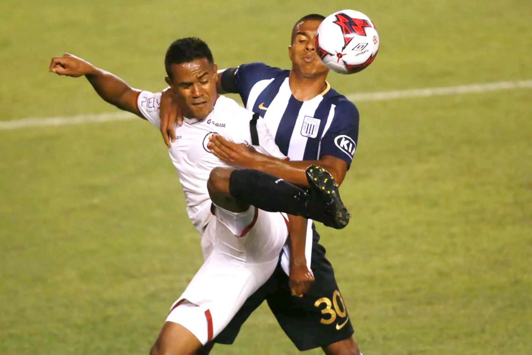 Alianza Lima empata 1-1 con Universitario. Foto: ANDINA/Jhony Laurente