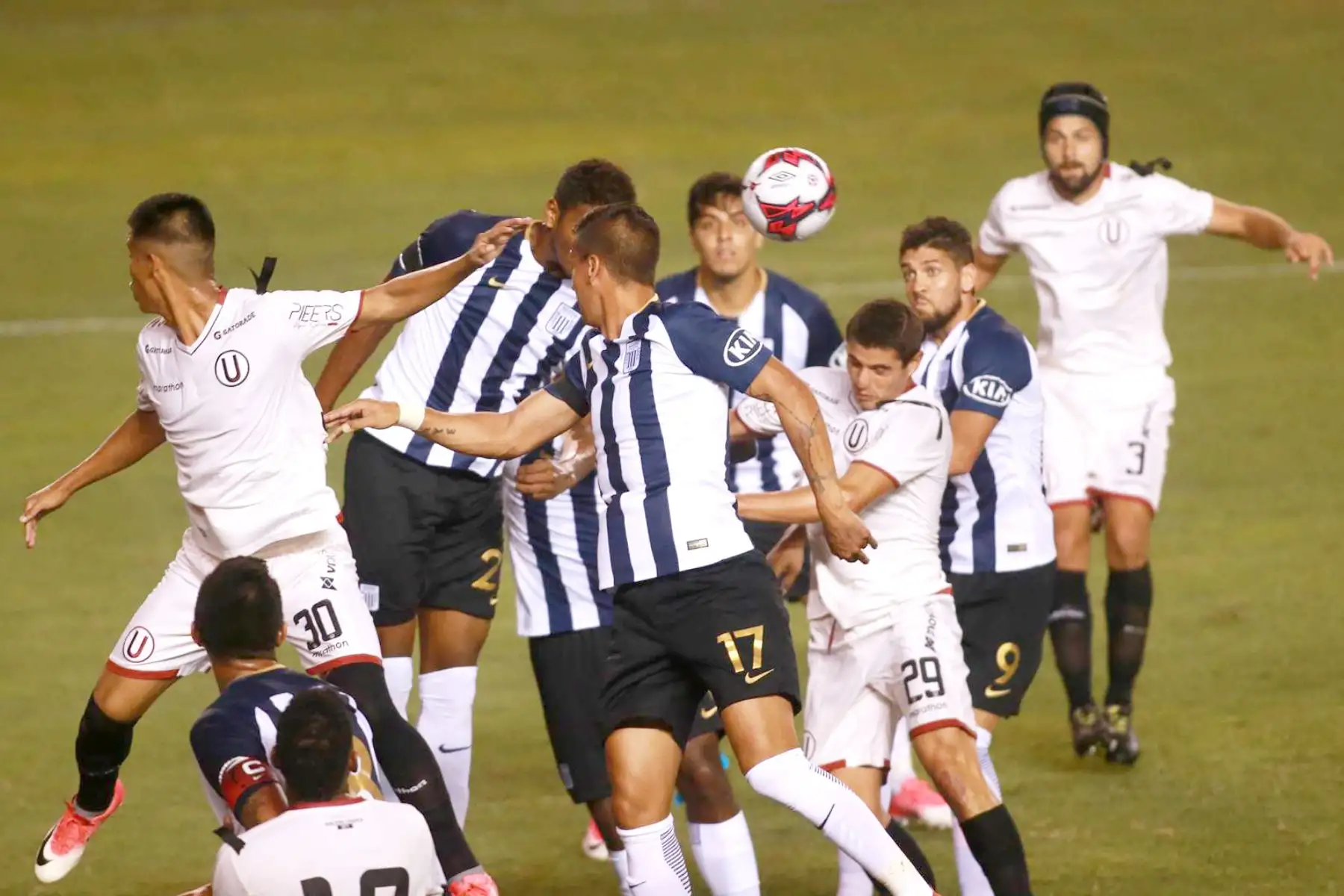 Alianza Lima empata 1-1 con Universitario. Foto: ANDINA/Jhony Laurente