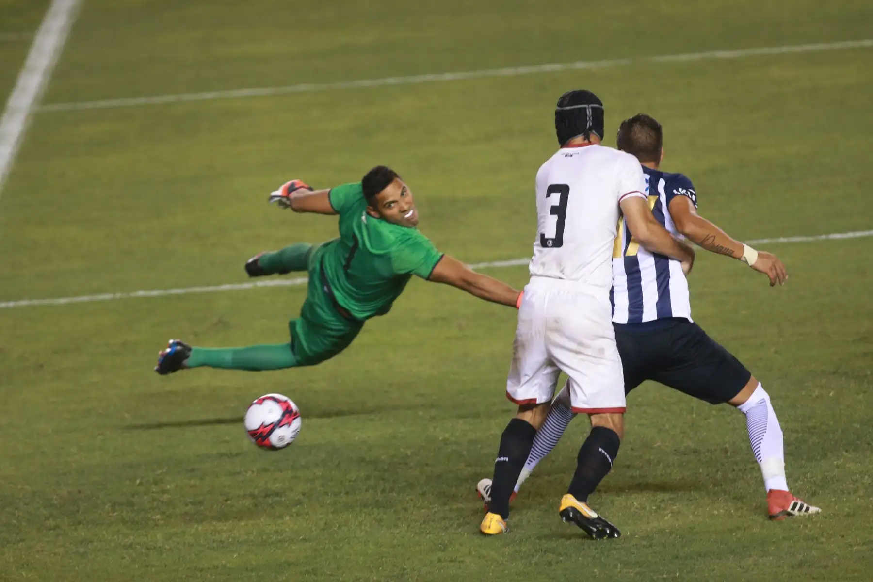 Alianza Lima ganó 3 -1 a Universitario de Deportes, en el estadio monumental.  Foto: ANDINA/Jhony Laurente