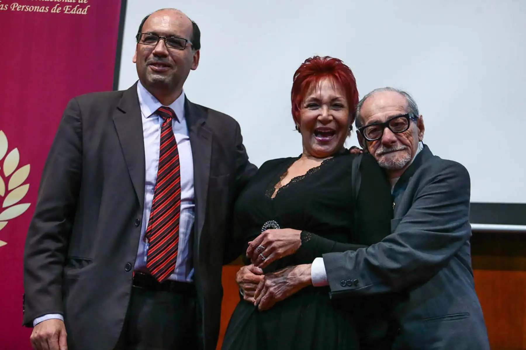 10 de Octubre 2014.Premiación y reconocimiento a las personas adultas mayores entre ellos los actores de la película "viejos amigos". Foto: ANDINA