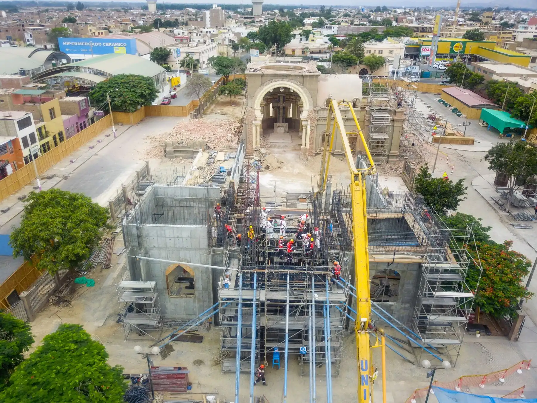 La edificación principal estará emplazada sobre un área de terreno aproximada de 1,400 m2, desarrollando niveles de doble y triple altura además de las bóvedas, dentro de un área de 5,700 m2 de predio.  Foto: Cortesía: Genry Emerson Bautista