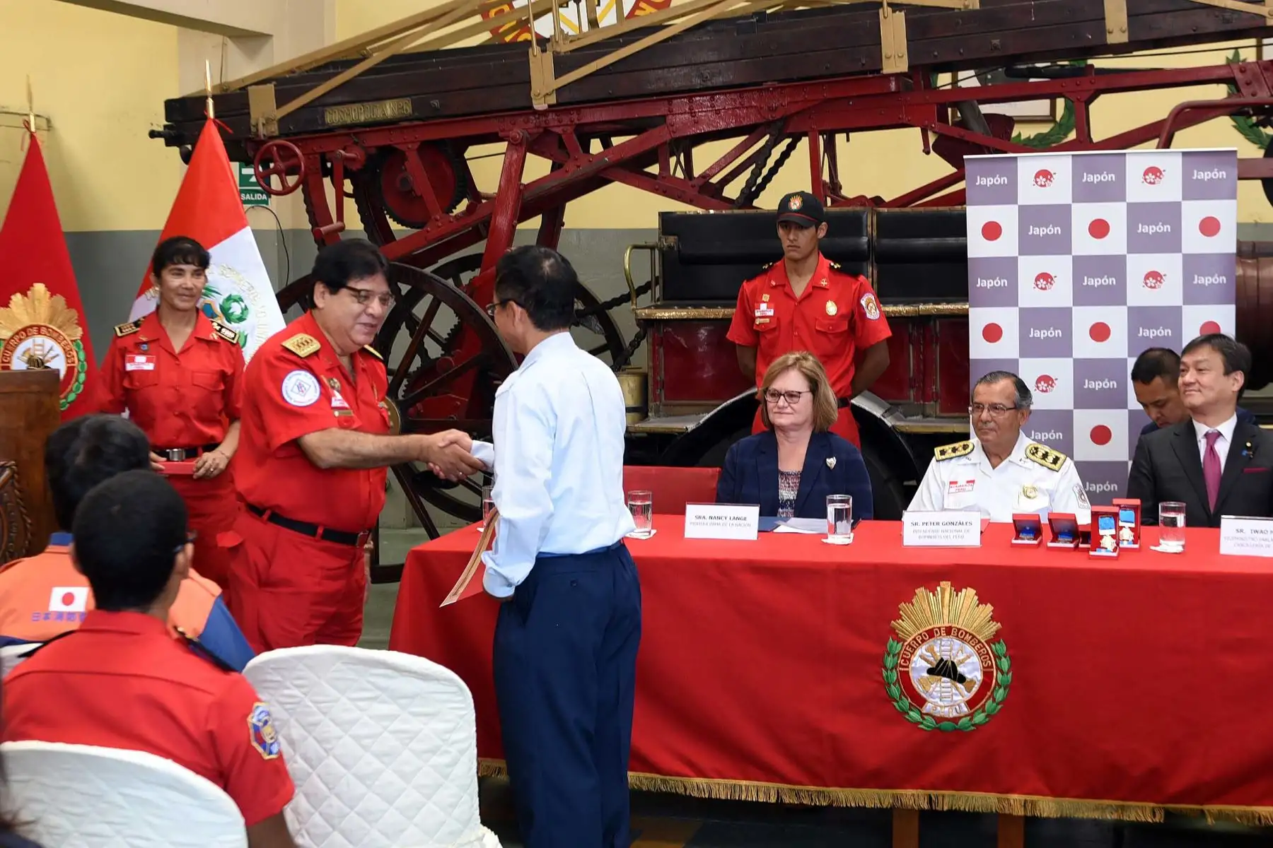 Gobierno de Japón y asociación de bomberos japonés dona unidades a CGBVP.
