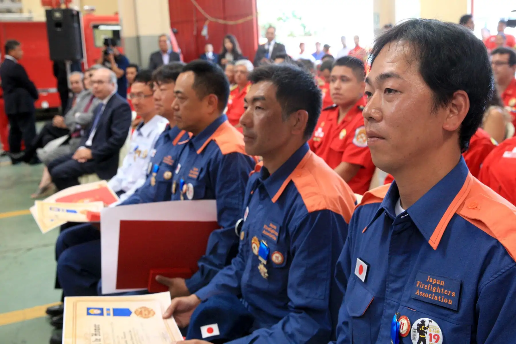 Con el apoyo de  la Asociación de Bomberos de Japón,  el Gobierno de dicho país y la Embajada de Perú en Japón, la Primera Dama Nancy Lange canalizó este lunes al Cuerpo General de Bomberos Voluntarios de Perú una donación consistente en cuatro autobombas pequeñas, cuatro ambulancias, un camión cisterna y una camioneta de comando. Foto: ANDINA/Dante Zegarra
