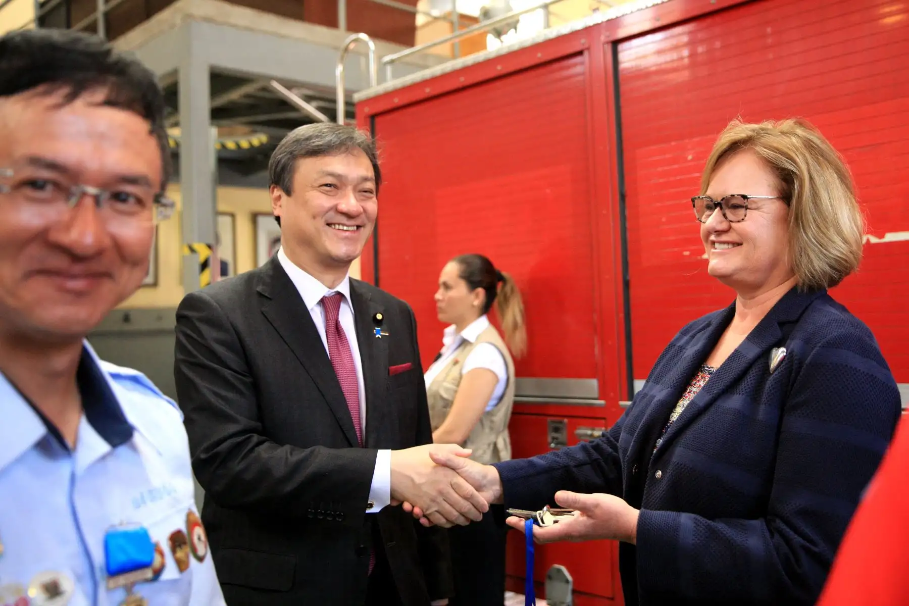 Con el apoyo de  la Asociación de Bomberos de Japón,  el Gobierno de dicho país y la Embajada de Perú en Japón, la Primera Dama Nancy Lange canalizó este lunes al Cuerpo General de Bomberos Voluntarios de Perú una donación consistente en cuatro autobombas pequeñas, cuatro ambulancias, un camión cisterna y una camioneta de comando. Foto: ANDINA/Dante Zegarra