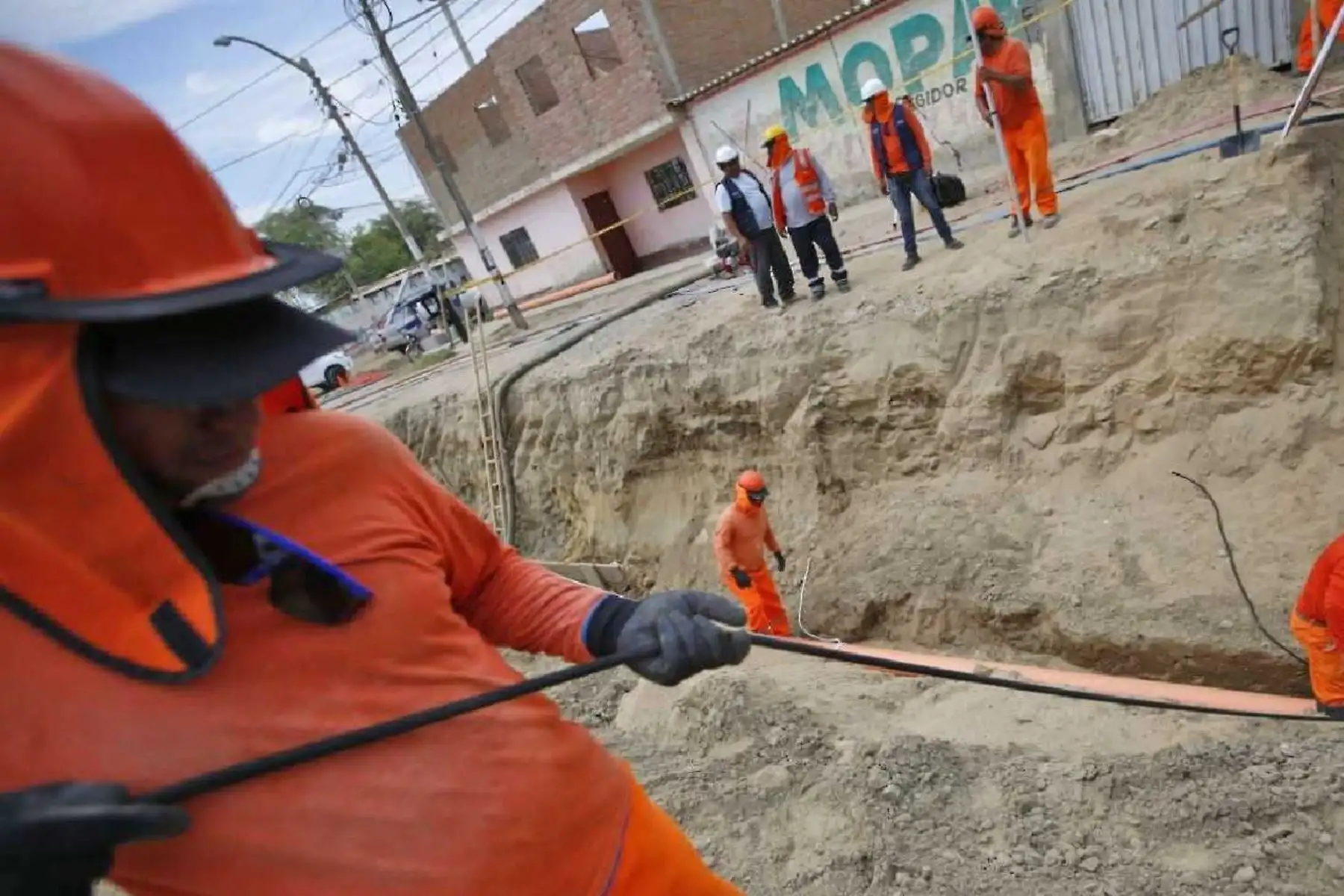 Además, entregaron viviendas en Piura, donde ya hay 800 casas terminadas y 600 en construcción.
