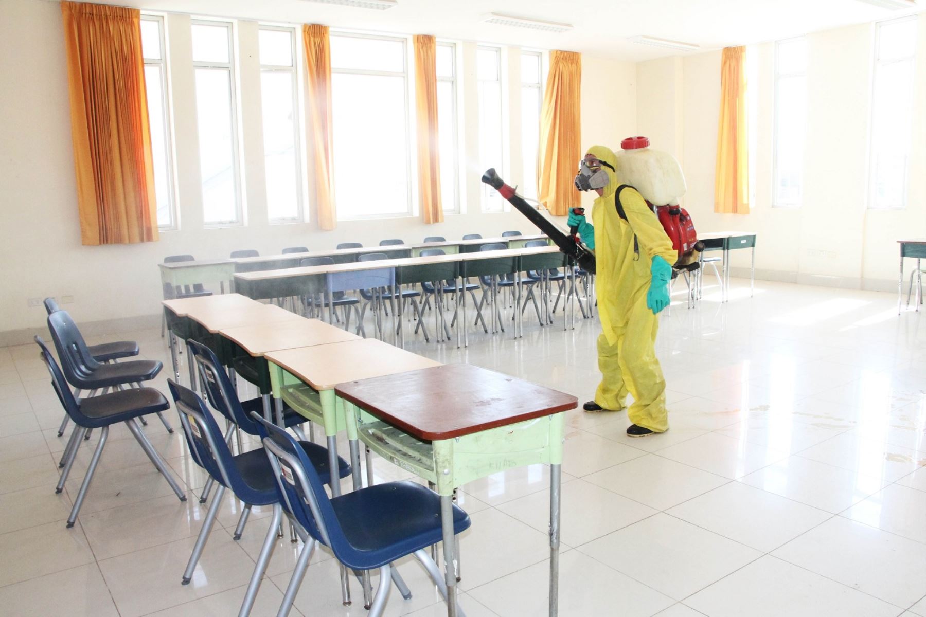 Inician fumigación de más de 70 colegios de la provincia de Chiclayo. ANDINA