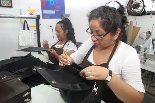 Trabajo de internas en Penal de Mujeres de Chorrillos. Foto:ANDINA/Héctor Vinces