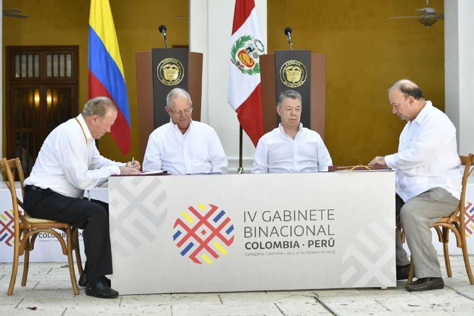 Ministros de Defensa de Perú y Colombia suscriben acuerdo para fortalecer capacitación en Defensa.