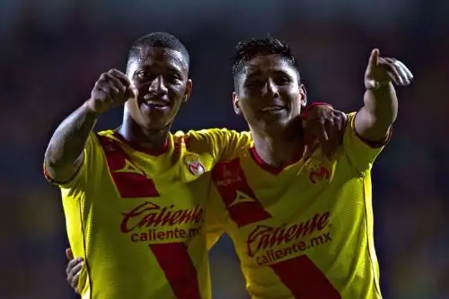 Ray Sandoval y Raúl Ruidíaz. Foto: Twitter Monarcas Morelia.