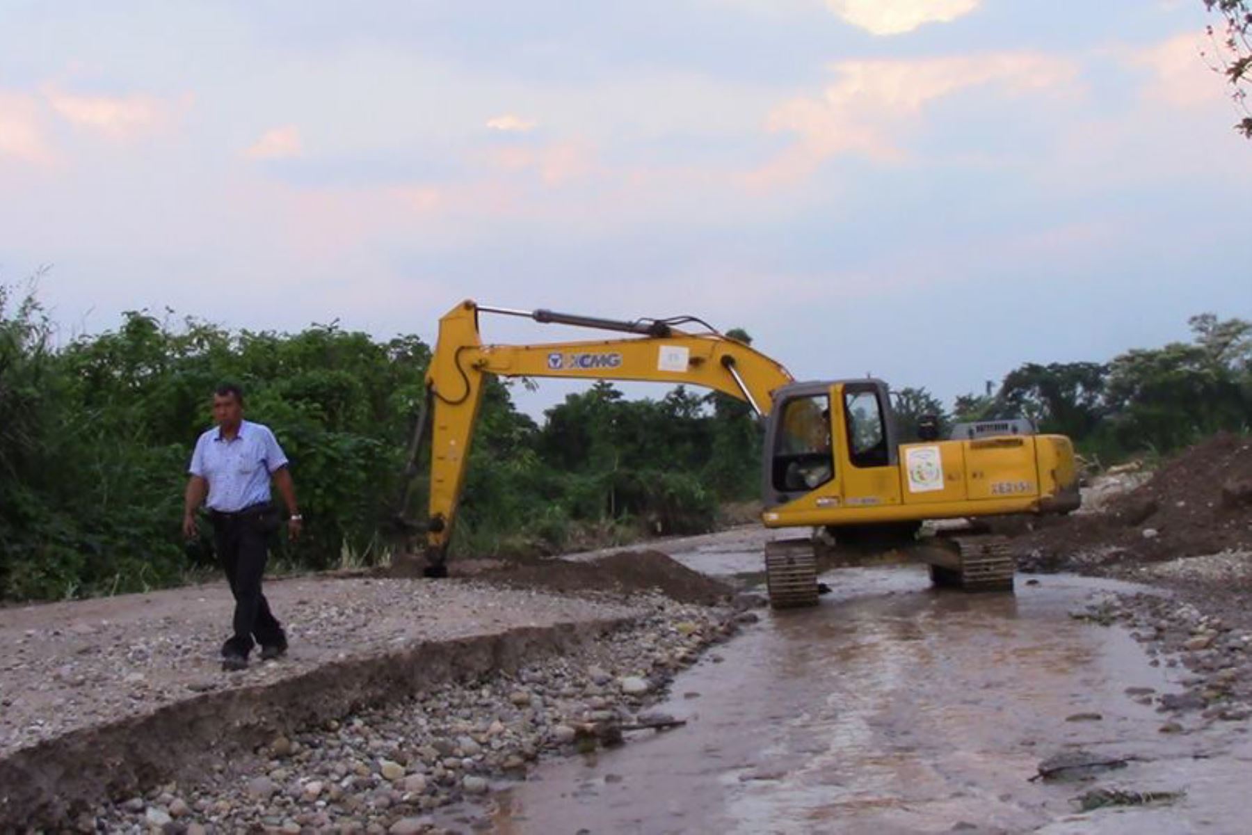 La vía se afectó tras la inundación registrada ayer debido a las intensas lluvias.Foto:  ANDINA/Difusión.