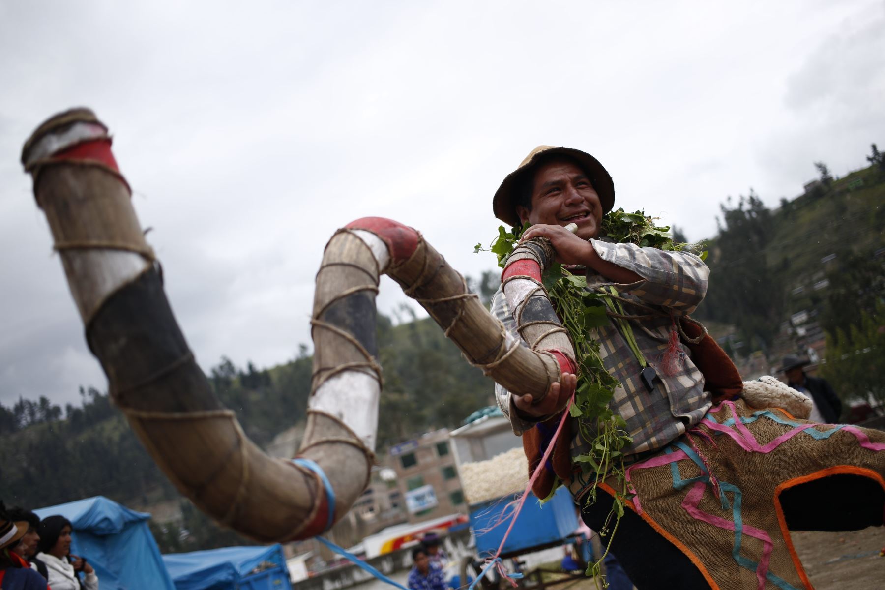 Para el Carnaval Originario se espera la presencia de grupos musicales y de danza de diversas regiones como Cajamarca, Ucayali, Loreto, Lima, Huancavelica, Trujillo, La Libertad, Puno, entre otras; así como delegaciones de otros países.  Foto: PROMPERÚ