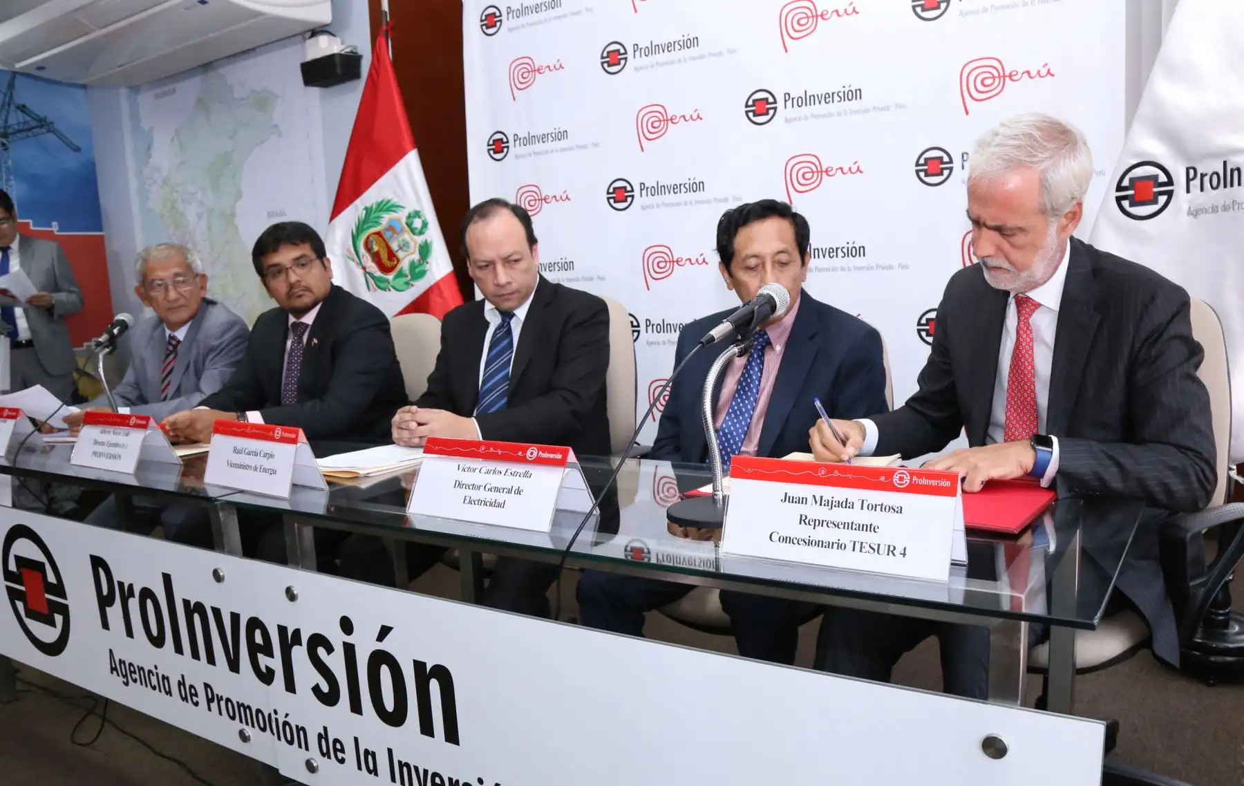 Firma del contrato de concesión del proyecto Línea de Transmisión Eléctrica Tintaya - Azángaro 220v. Foto: ANDINA/Difusión