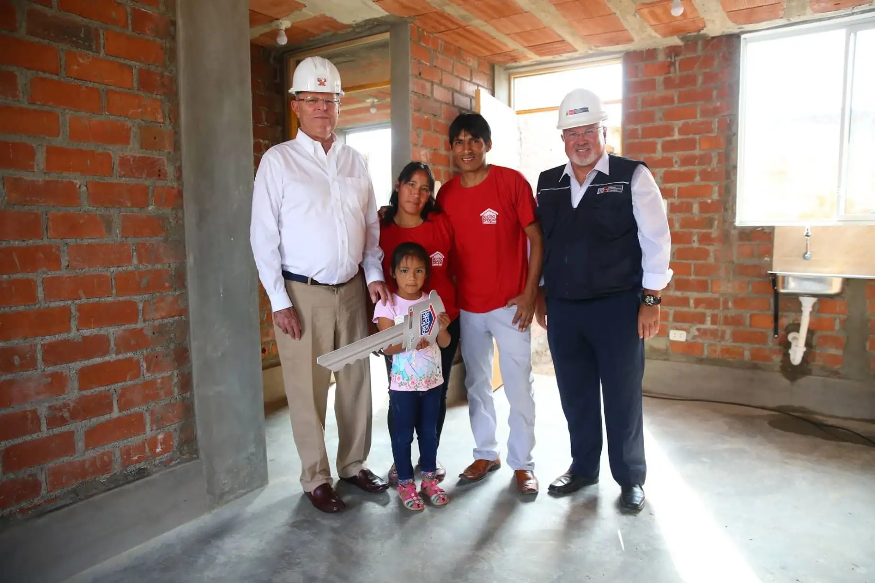 Presidente Kuczynski entrega la vivienda número 2,000 a escala nacional en Cajamarquilla (Lurigancho). Foto: ANDINA/ Prensa Presidencia