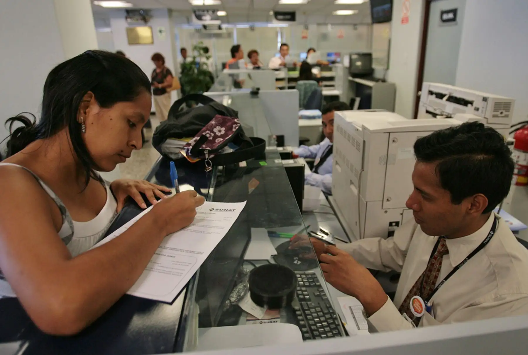 Los que perciben rentas de cuarta categoría (trabajadores independientes) o cuarta y quinta categoría que tengan un saldo a favor del Impuesto a la Renta. Foto: ANDINA/César García