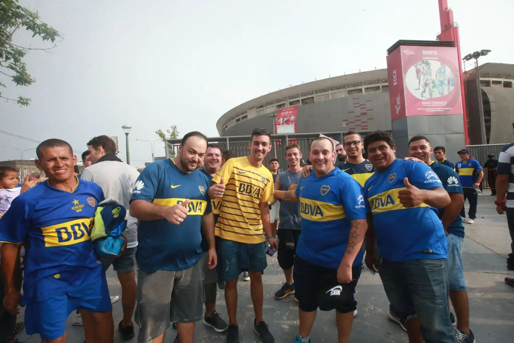 Hinchas del Boca Juniors llegan al Estadio Nacional para el partido con Alianza Lima por la Copa Libertadores 2018. Foto: ANDINA/Jhony Laurente