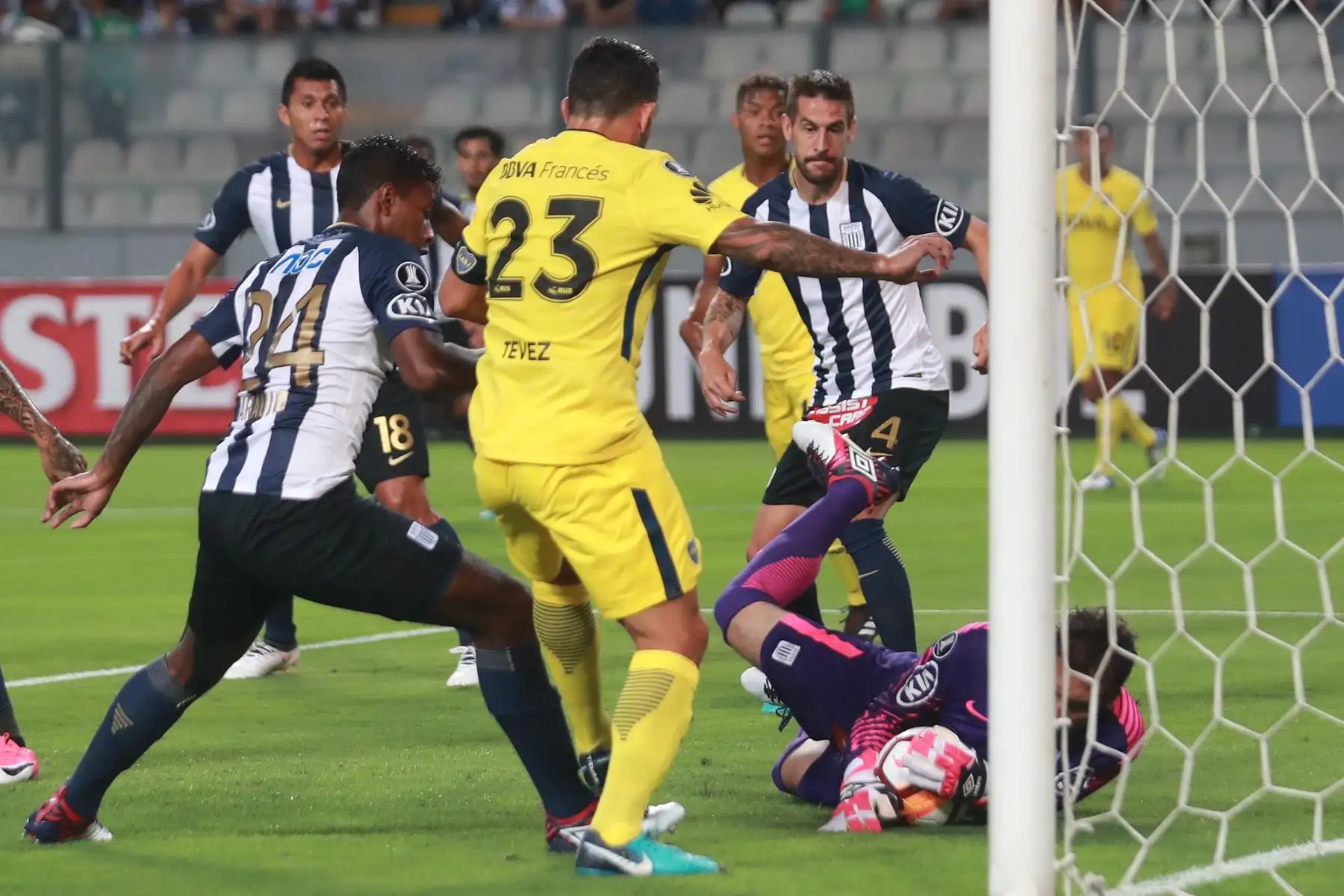 Alianza Lima enfrenta a Boca Juniors en el Estadio Nacional por la Copa Libertadores 2018. Foto: ANDINA/Carlos Lezama.