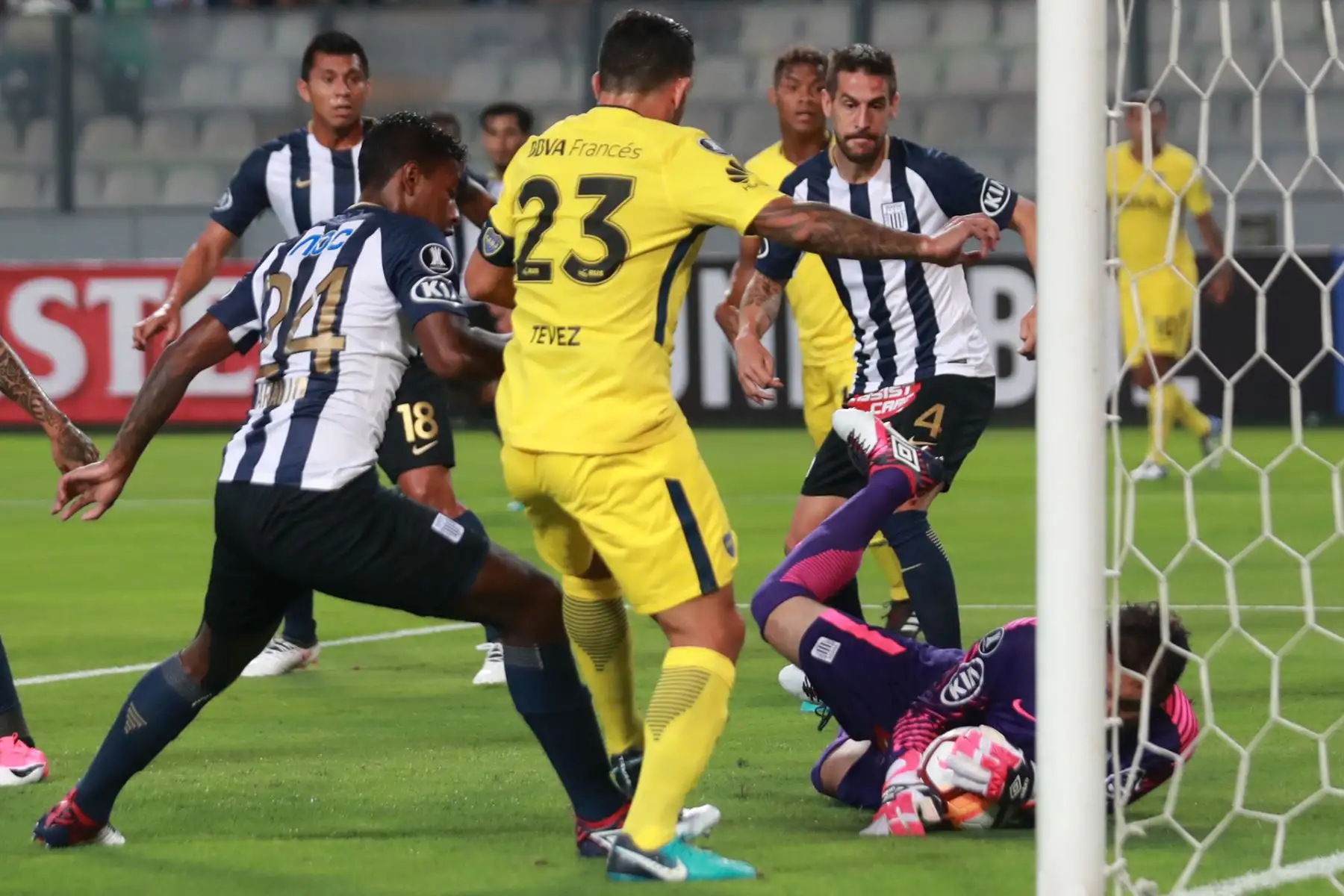 Alianza Lima empató 0-0 ante Boca Juniors. Foto: ANDINA/Carlos Lezama