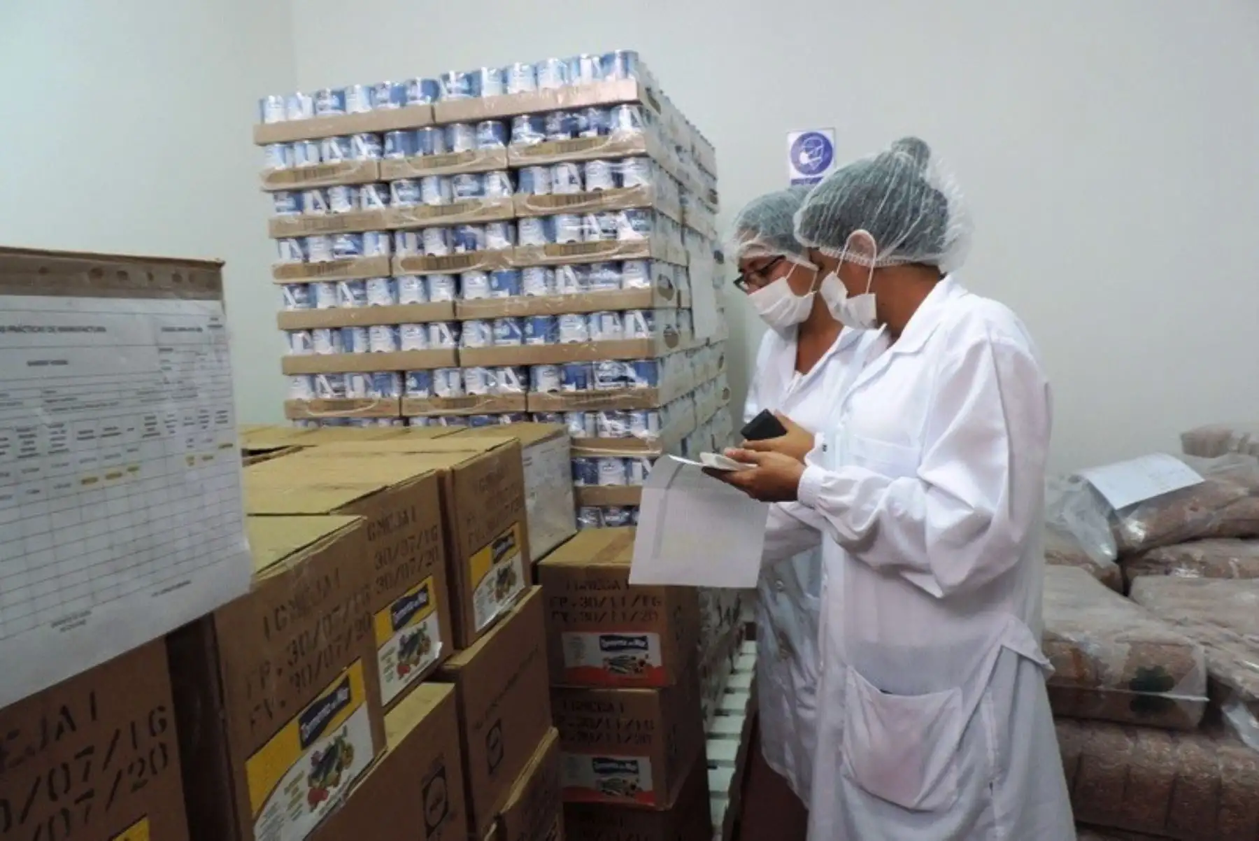 La directora ejecutiva del Programa Nacional de Alimentación Escolar Qali Warma, Carla Fajardo, lidera las visitas inopinadas a las instituciones educativas públicas del interior del país para verificar que el servicio alimentario escolar cumpla con las exigencias y estándares de calidad. ANDINA