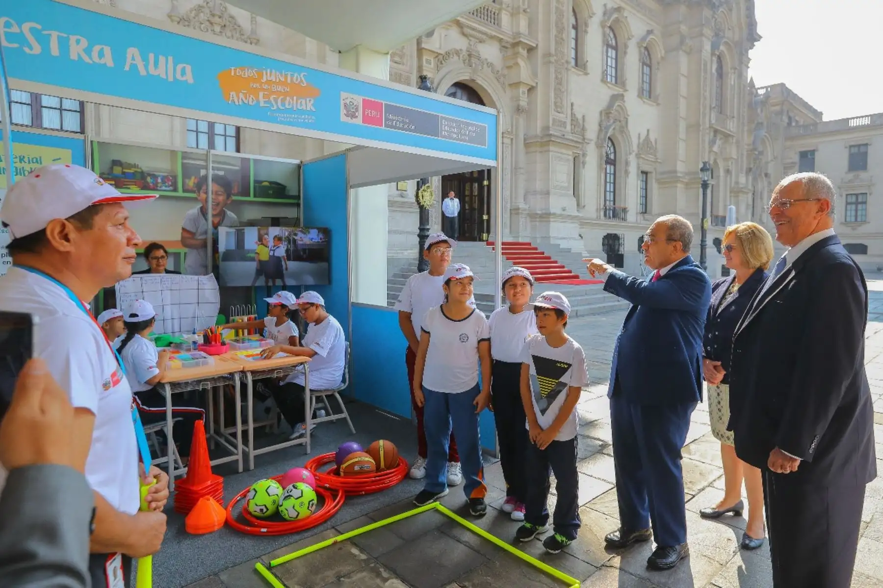 Presidente Pedro Pablo Kuczynski participa en la exhibición de materiales educativos para el año académico 2018, en la sede del Palacio de Gobierno. Foto: ANDINA/Prensa Presidencia.