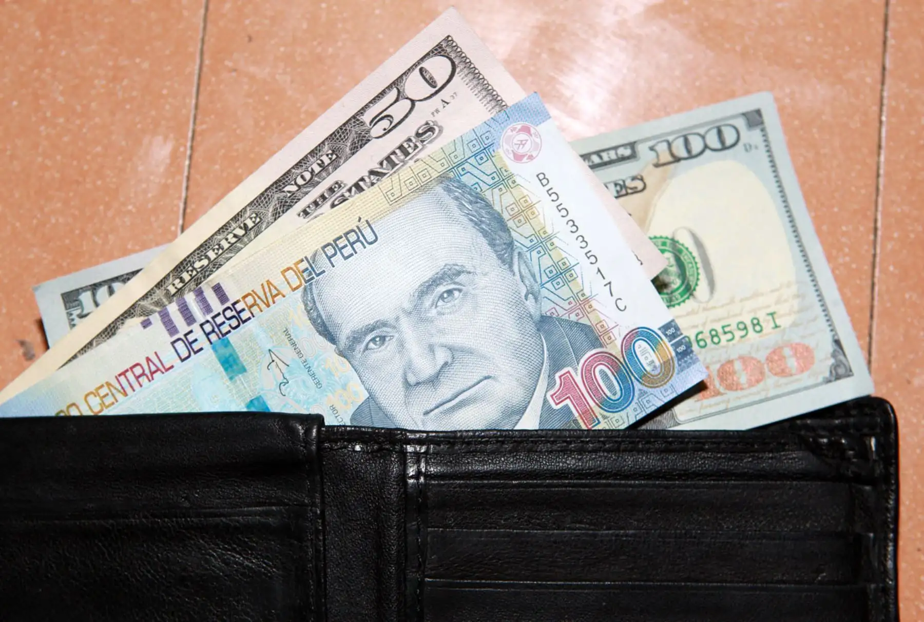 Conoce tu situación económica: es importante saber cuáles son los ingresos y egresos mensuales, tomar en cuenta la conducta financiera e informarse sobre cómo manejar adecuadamente los recursos. Foto: ANDINA/Melina Mejía